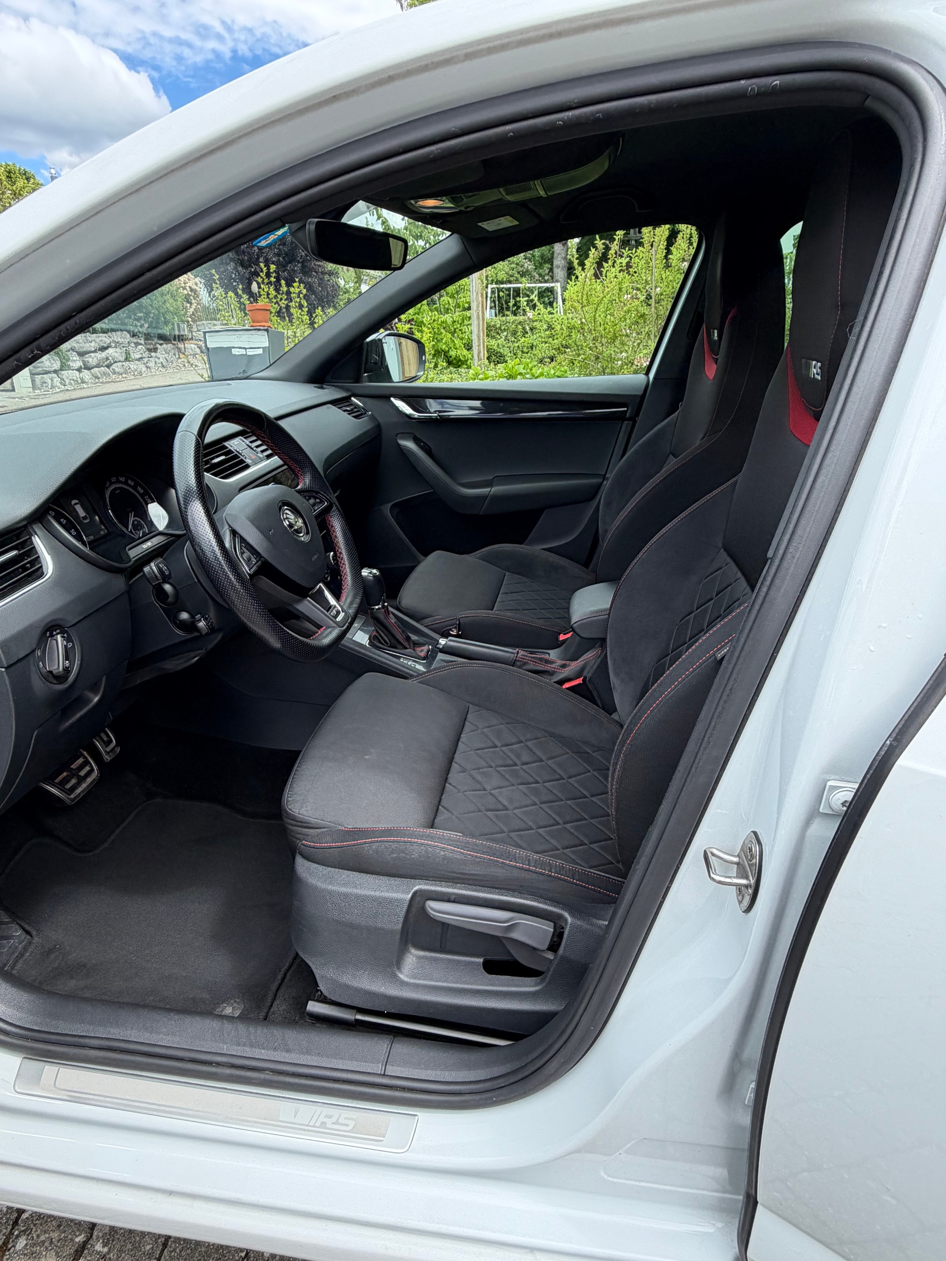 SKODA 2.0 TDI 184 RS Prag 4x4 DSG-image-4
