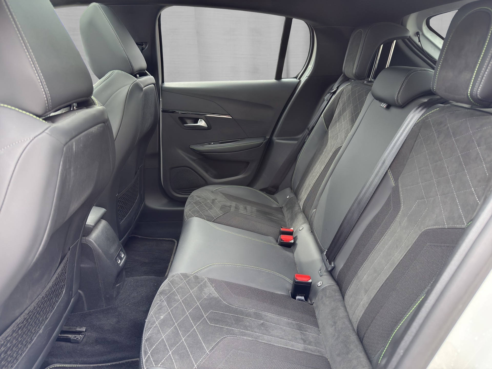 PEUGEOT 208 Elektrik GT Pack-image-14