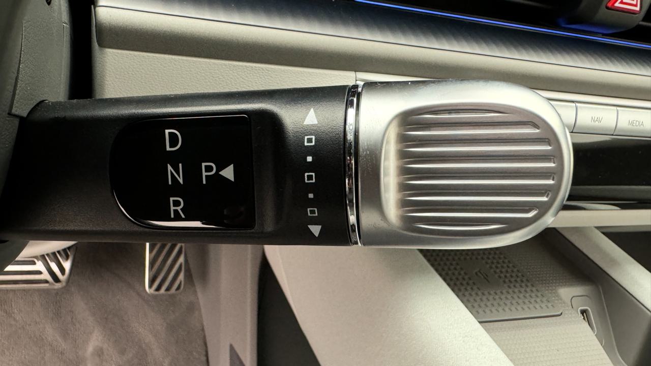 HYUNDAI Ioniq 6 77kWh Limited-image-10