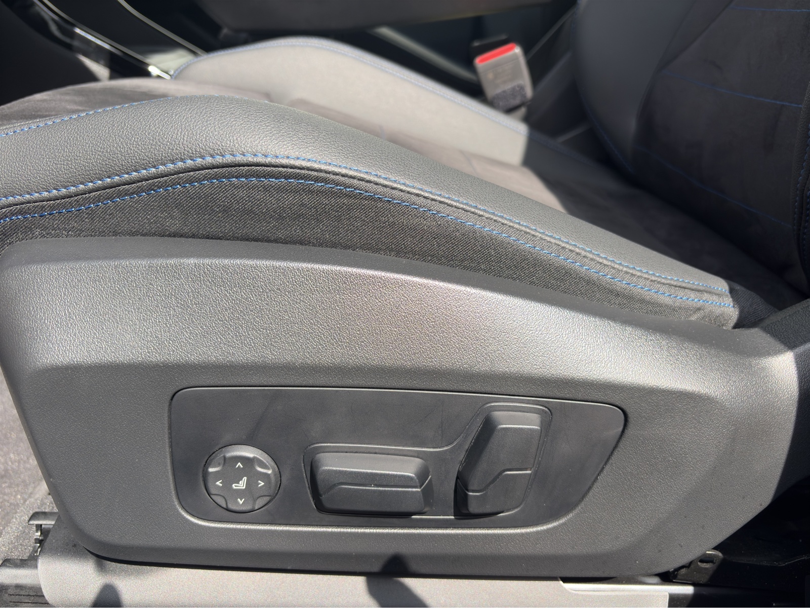 BMW 230e xDrive paddles Active Tourer-image-17