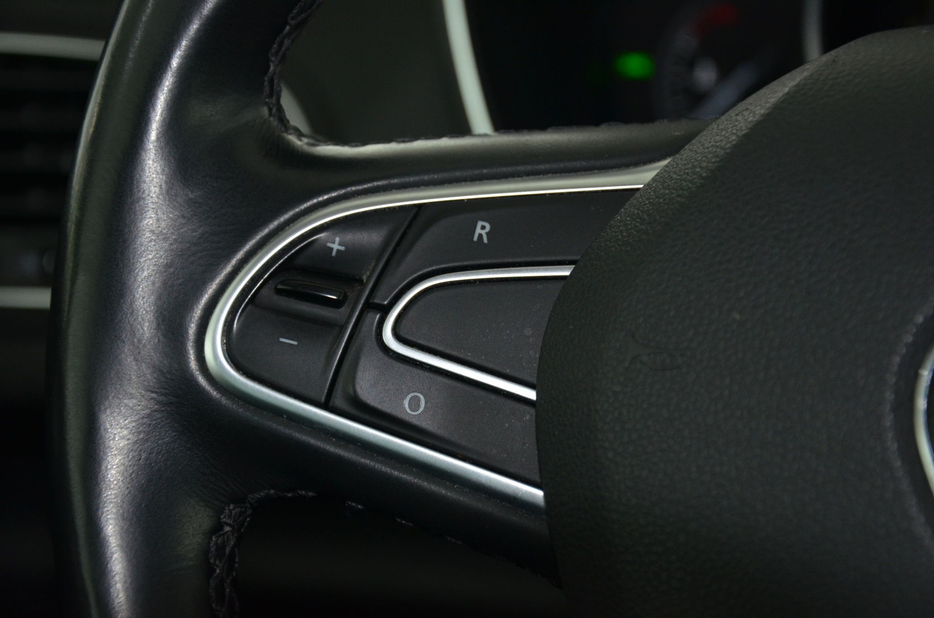 RENAULT Mégane Grandtour 1.2 16V Turbo Bose EDC-image-19