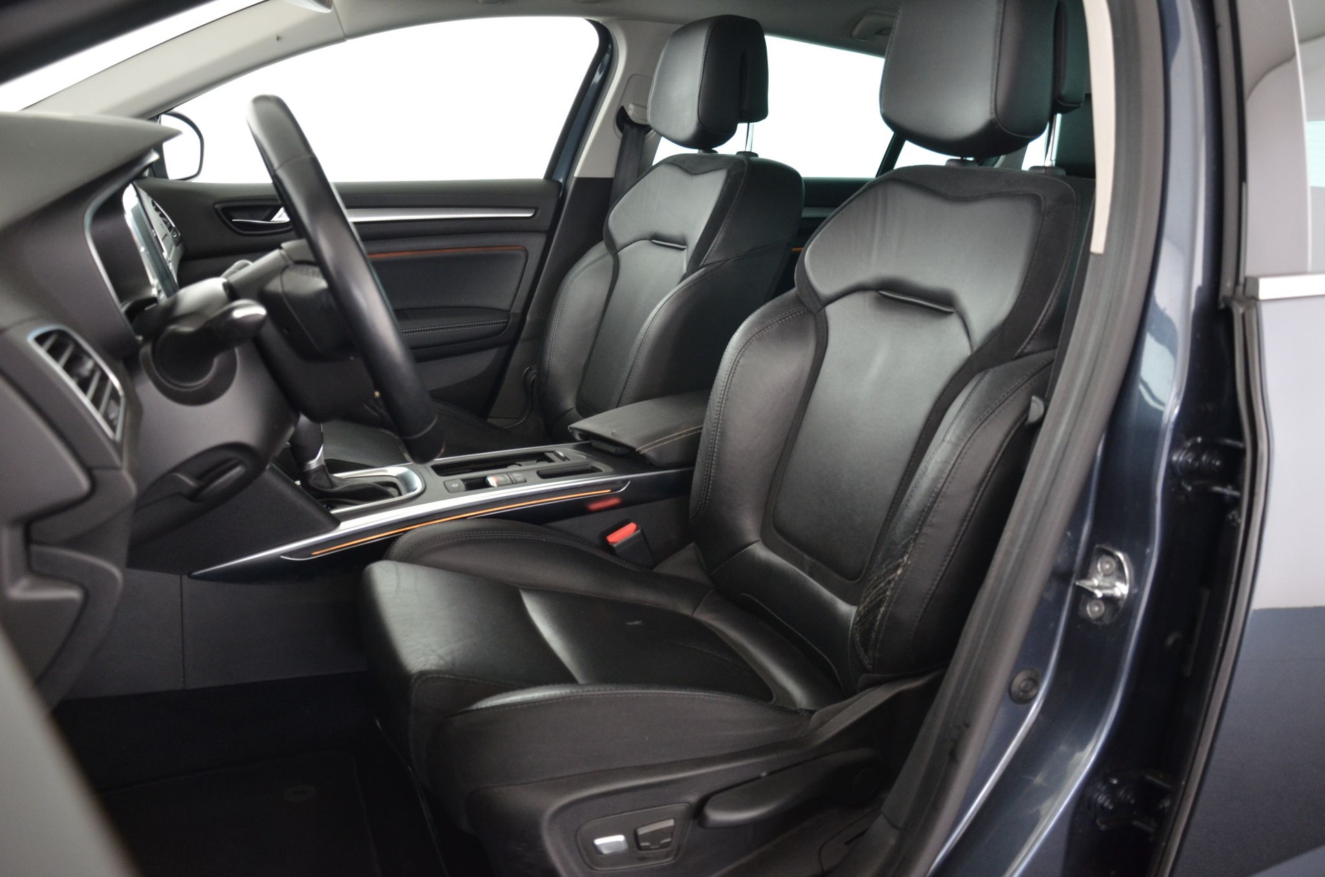 RENAULT Mégane Grandtour 1.2 16V Turbo Bose EDC-image-12