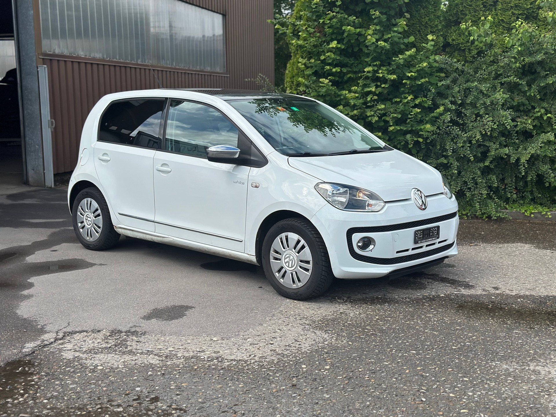 VW Up 1.0 white up