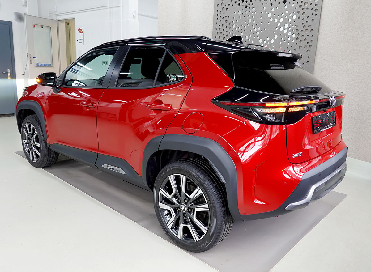 TOYOTA Yaris Cross 1.5 Premium 2WD e-CVT-image-2