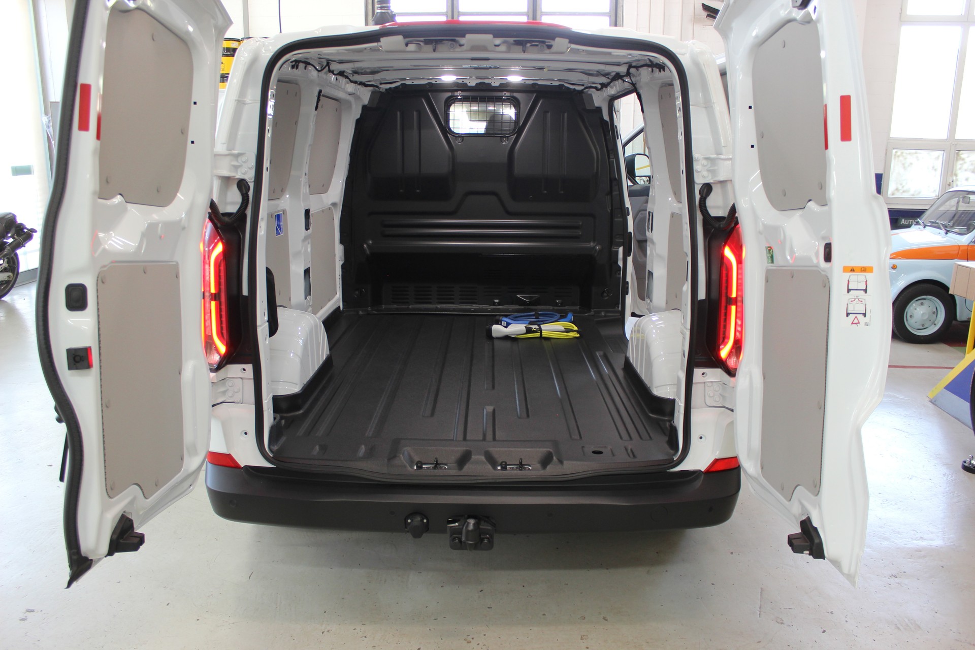 FORD Transit Custom Van 320 L1H1 65kWh Trend 💥 TOP Ausstattung 💥 Inkl. Anhängerkupplung 💥 Lieferung möglich-image-25