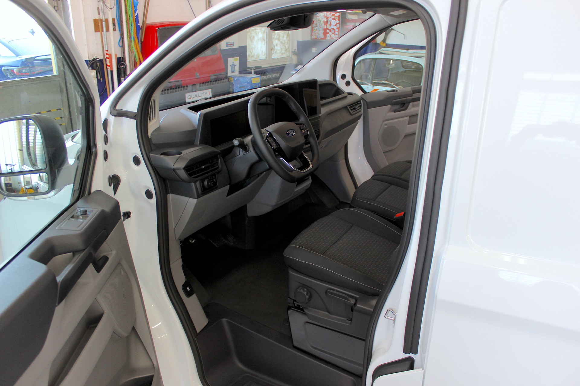 FORD Transit Custom Van 320 L1H1 65kWh Trend 💥 TOP Ausstattung 💥 Inkl. Anhängerkupplung 💥 Lieferung möglich-image-24