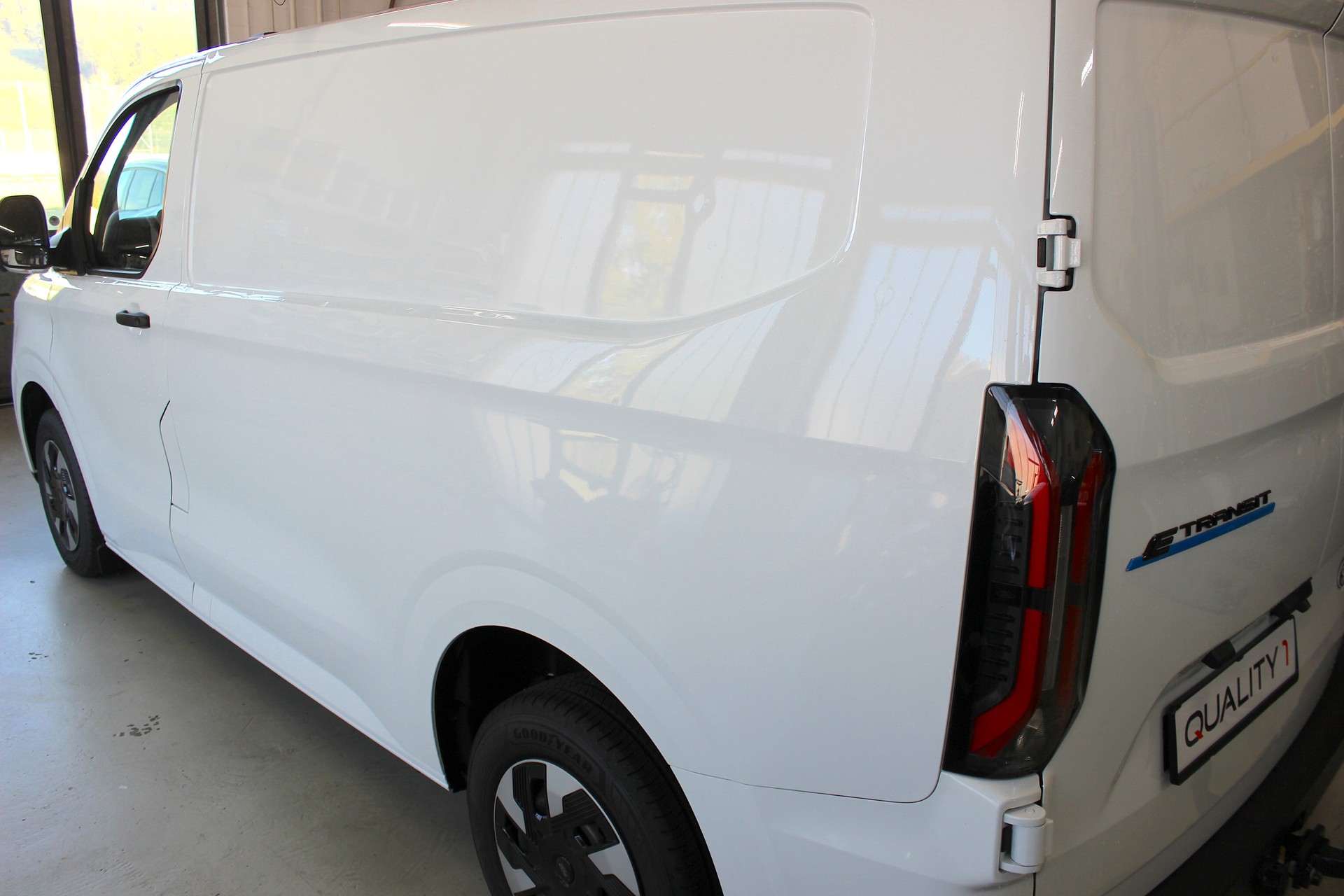 FORD FORD Transit Custom Van 320 L1H1 65kWh Trend 💥 Sonderpreis Hagelschaden 💥 Prix spécial grêle 💥 Prezzo speciale grandine-image-2