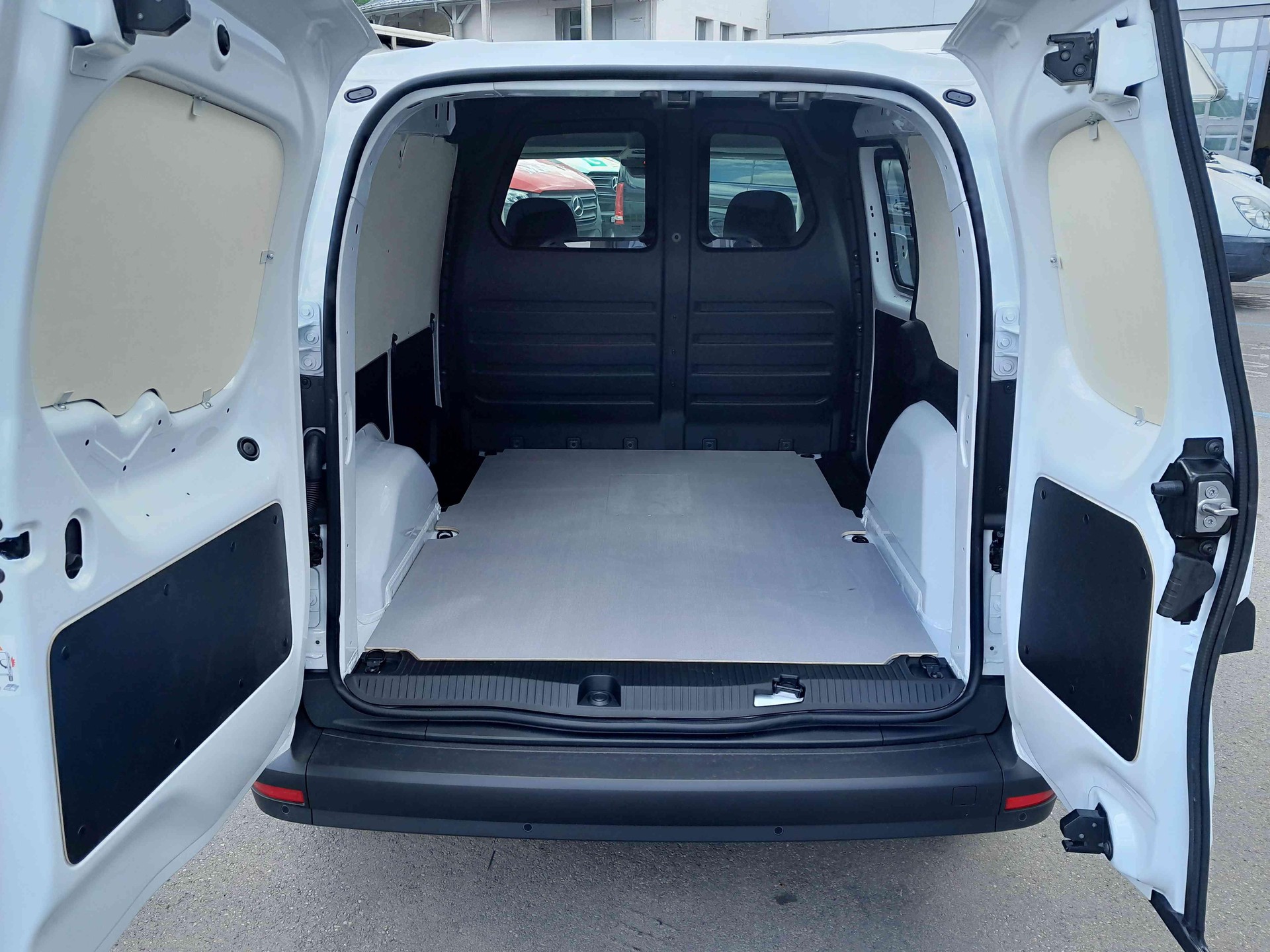 MERCEDES-BENZ eCitan S FWD Worker-image-14