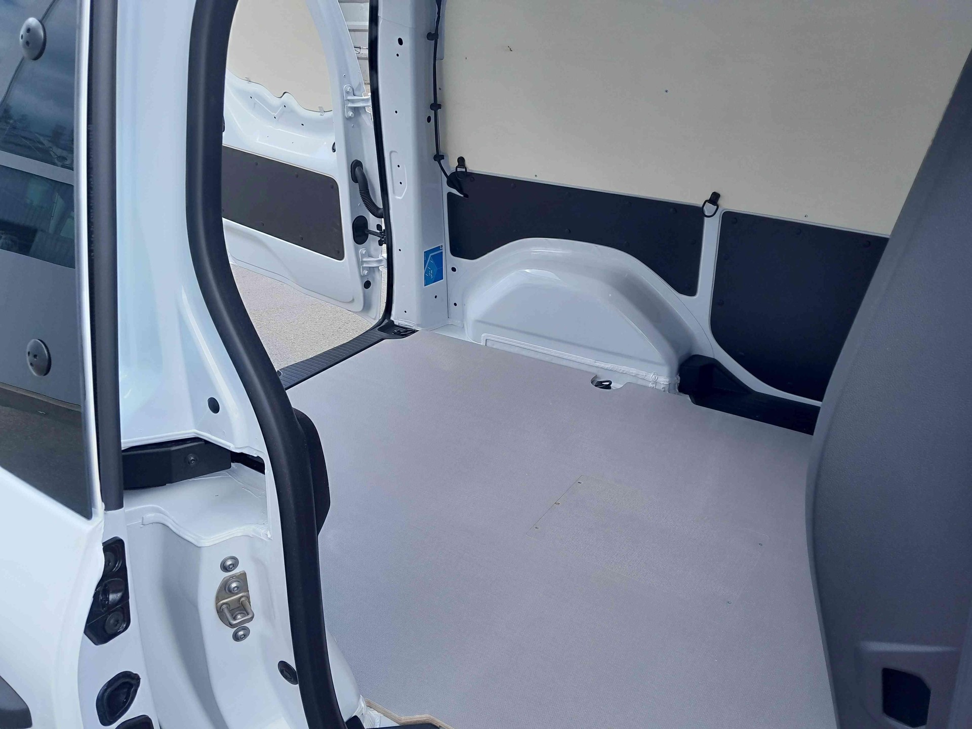 MERCEDES-BENZ eCitan S FWD Worker-image-15