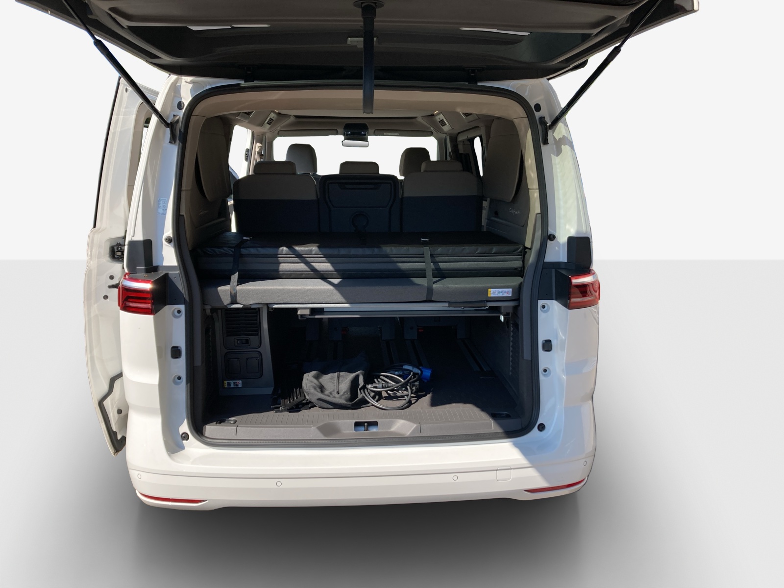 VW California 2.0 TDI Beach Tour-image-12