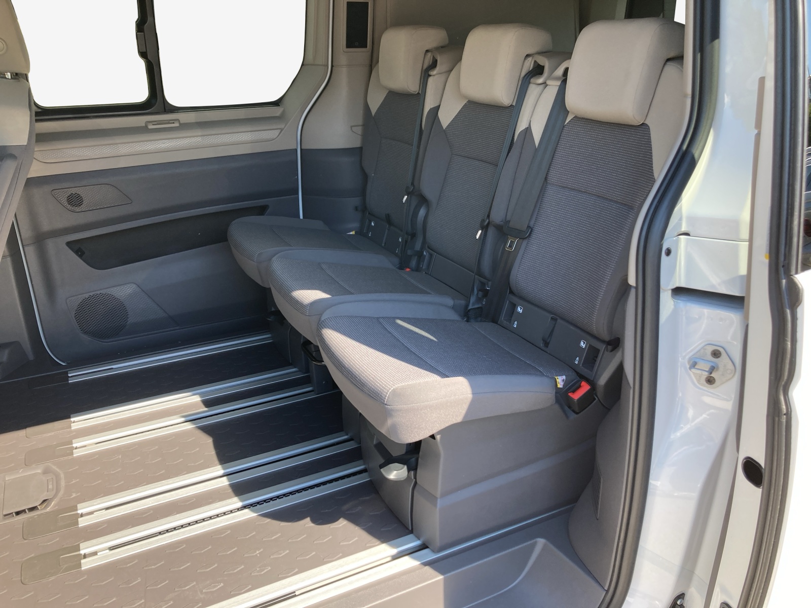 VW California 2.0 TDI Beach Tour-image-11