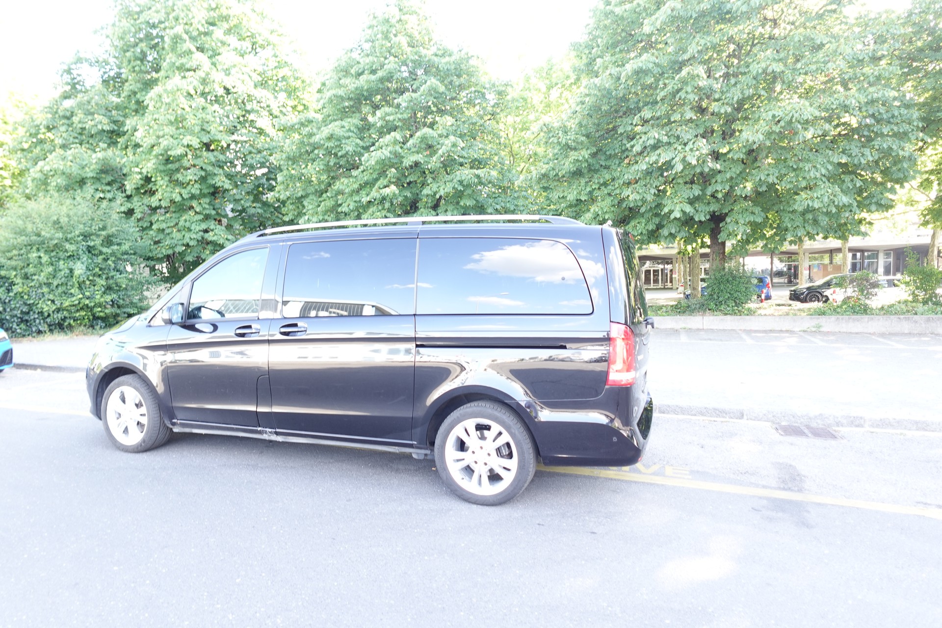 MERCEDES-BENZ V 250 d lang 4Matic 7G-Tronic-image-1