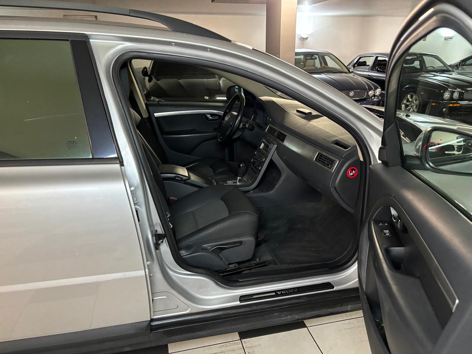 VOLVO V70 2.4D Summum Geartronic-image-11