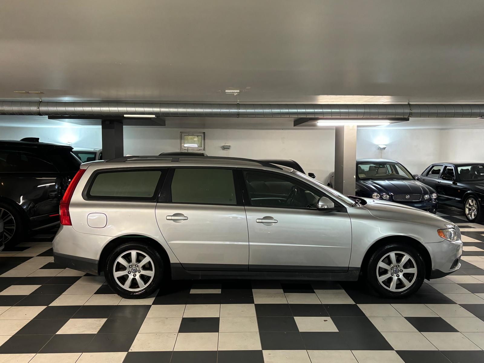 VOLVO V70 2.4D Summum Geartronic-image-5