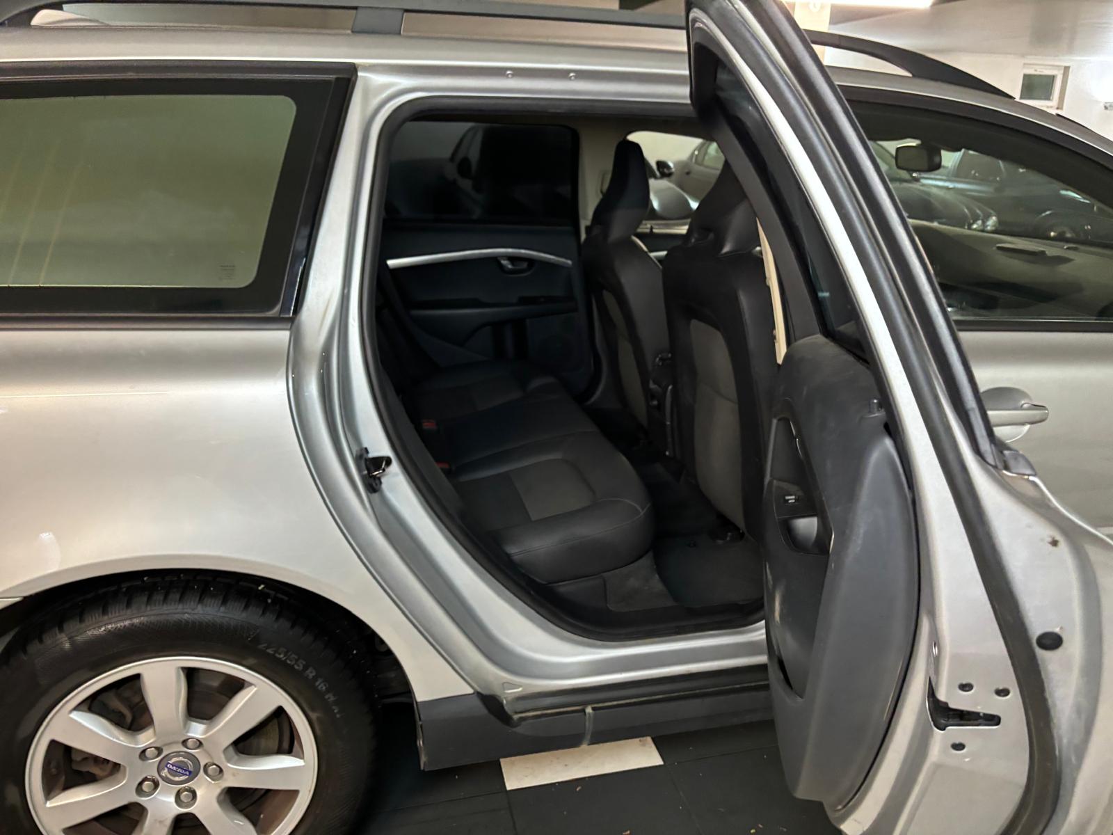 VOLVO V70 2.4D Summum Geartronic-image-10