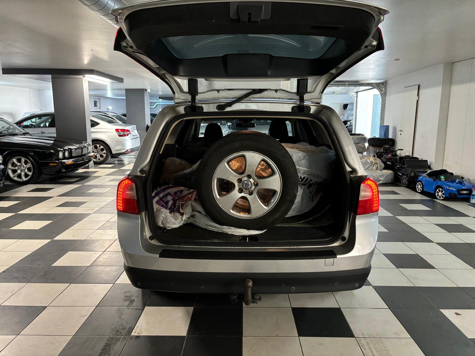 VOLVO V70 2.4D Summum Geartronic-image-9