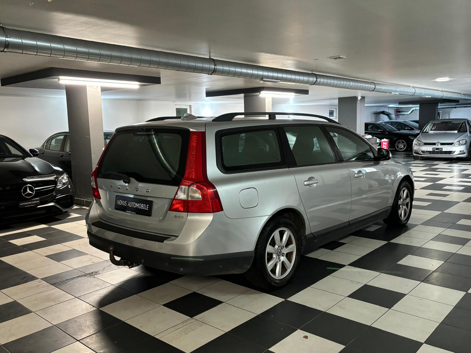 VOLVO V70 2.4D Summum Geartronic-image-4