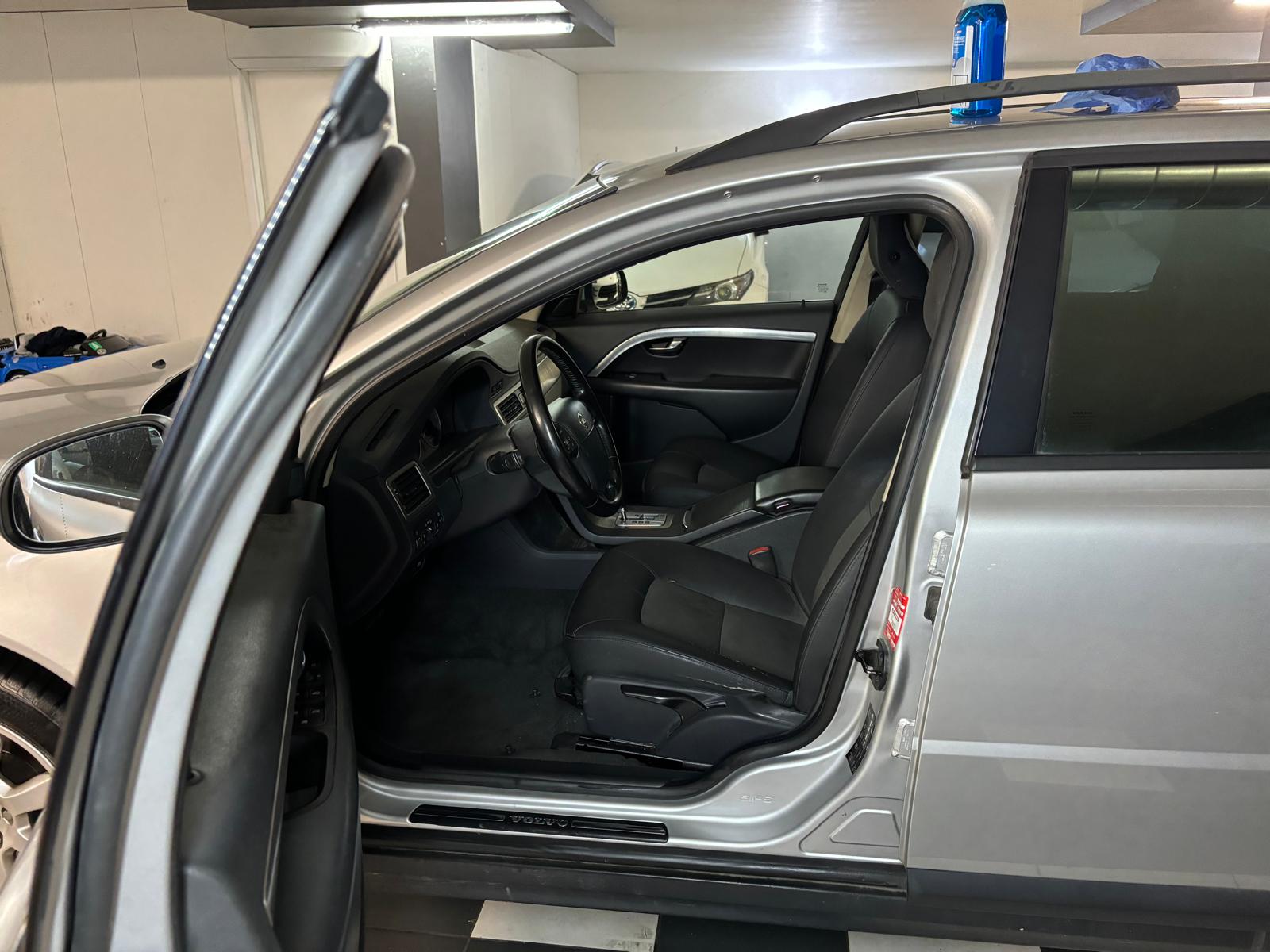 VOLVO V70 2.4D Summum Geartronic-image-8