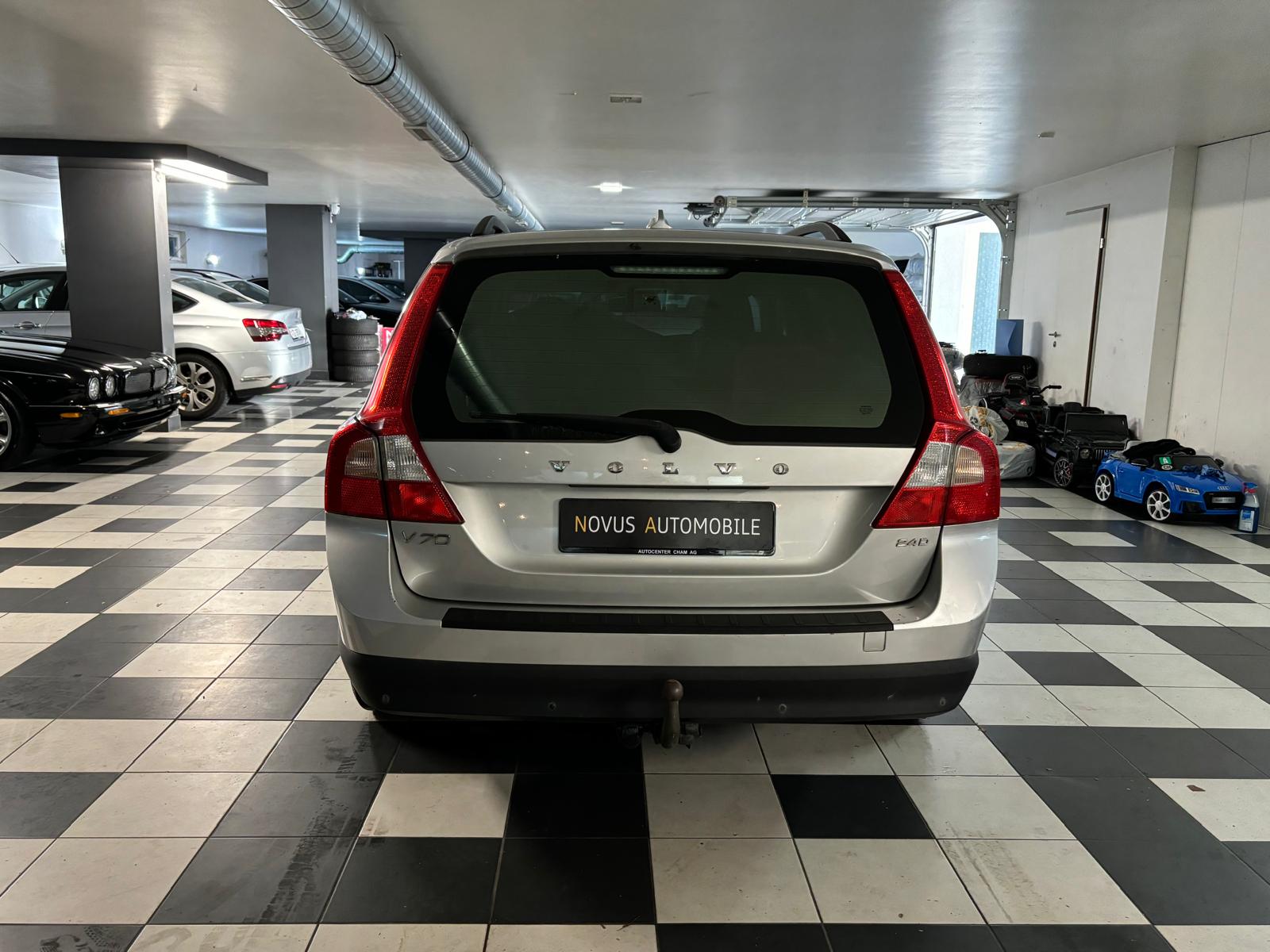 VOLVO V70 2.4D Summum Geartronic-image-3