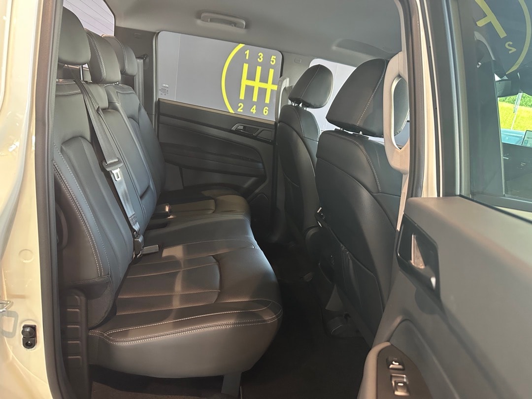 KGM-SsangYong Musso 2.2 Titanium 4WD A-image-15