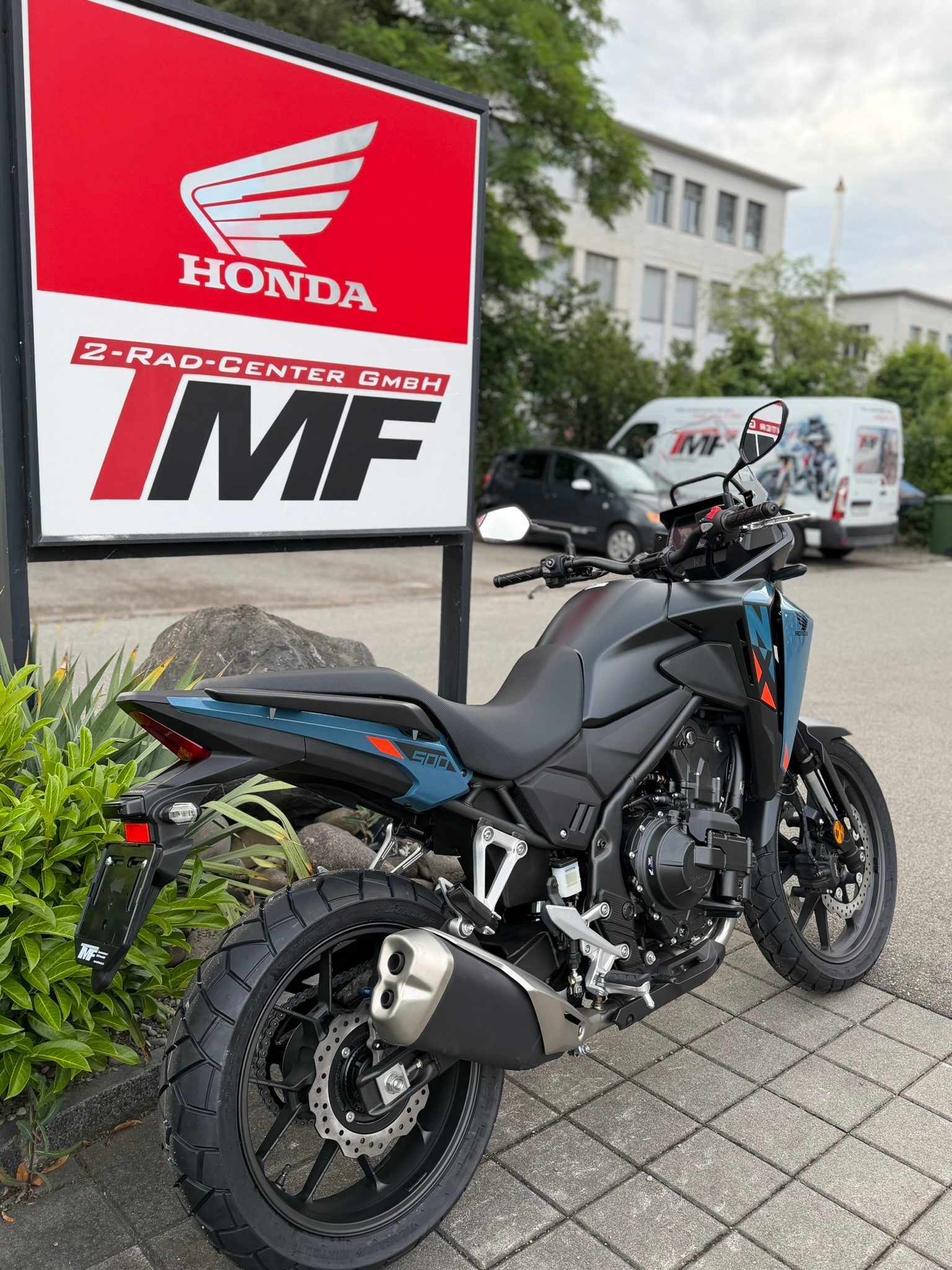 HONDA CB500XA E-CLUTCH-showroom-element-2