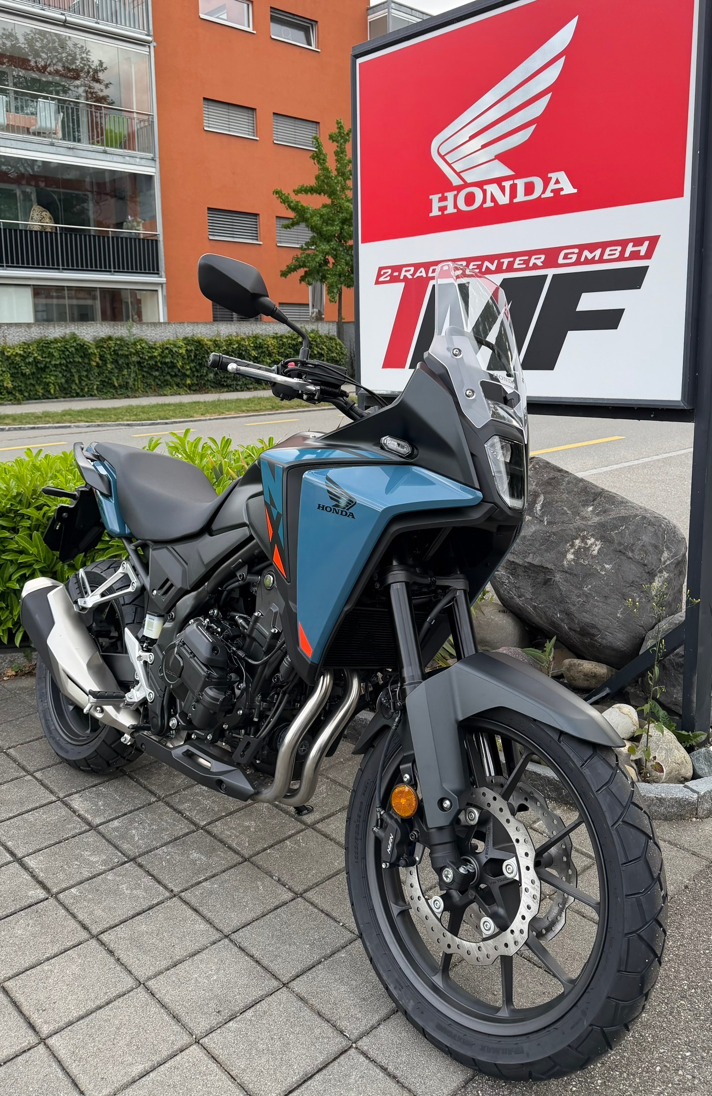 HONDA CB500XA E-CLUTCH-showroom-element-3