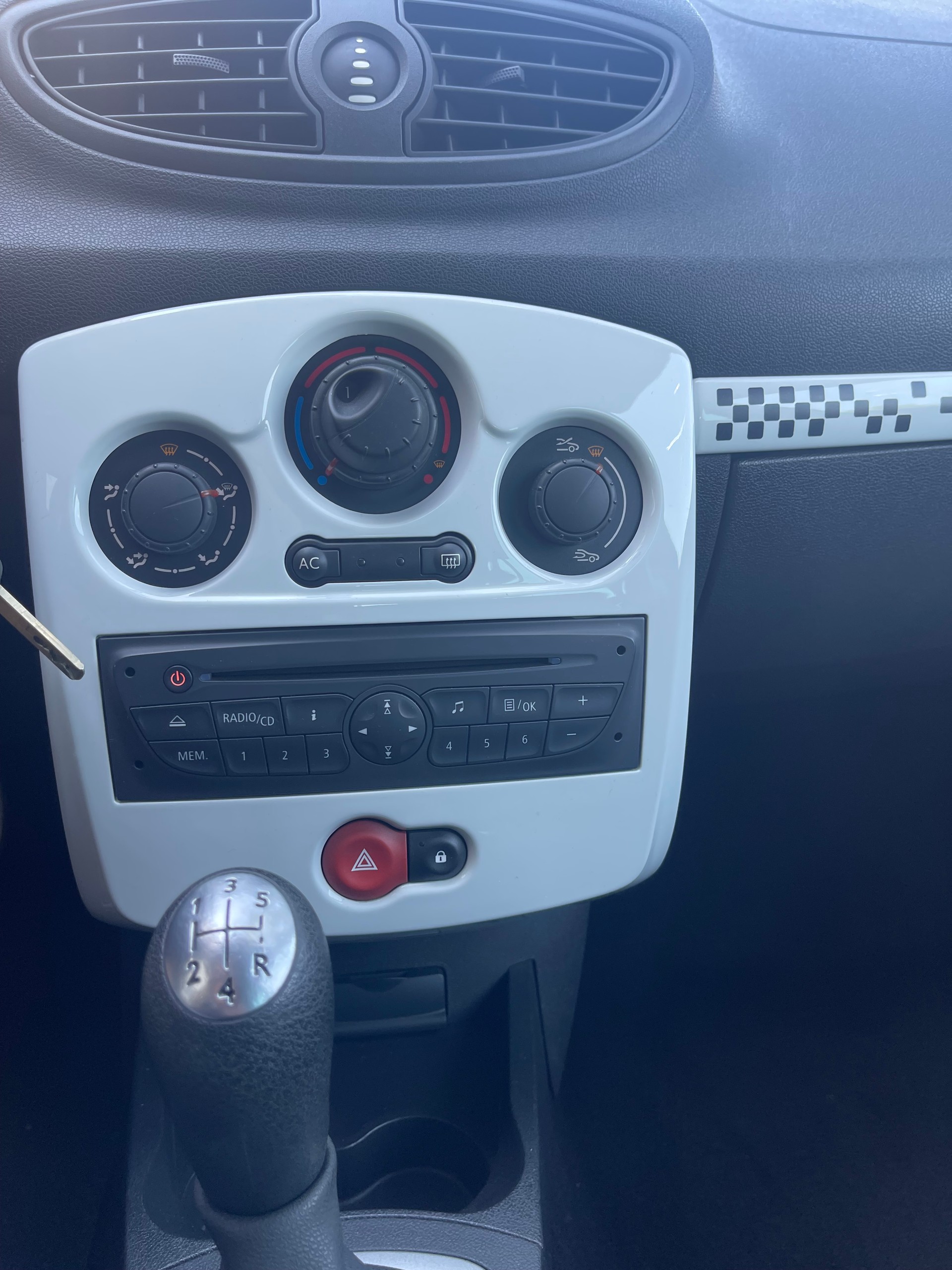 RENAULT Clio 1.2 16V Turbo Expression-image-8