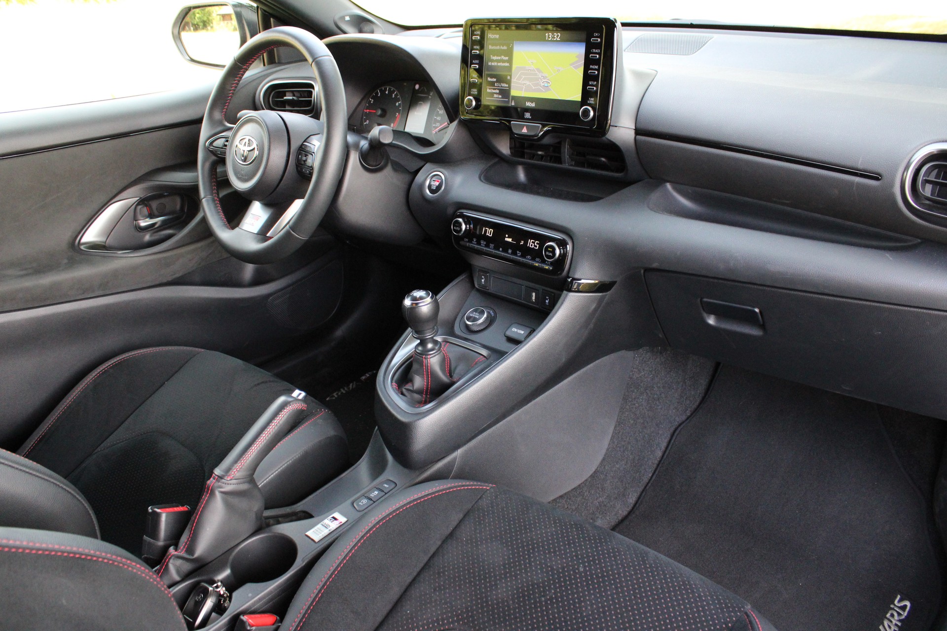TOYOTA Yaris 1.6 GR Sport-image-12