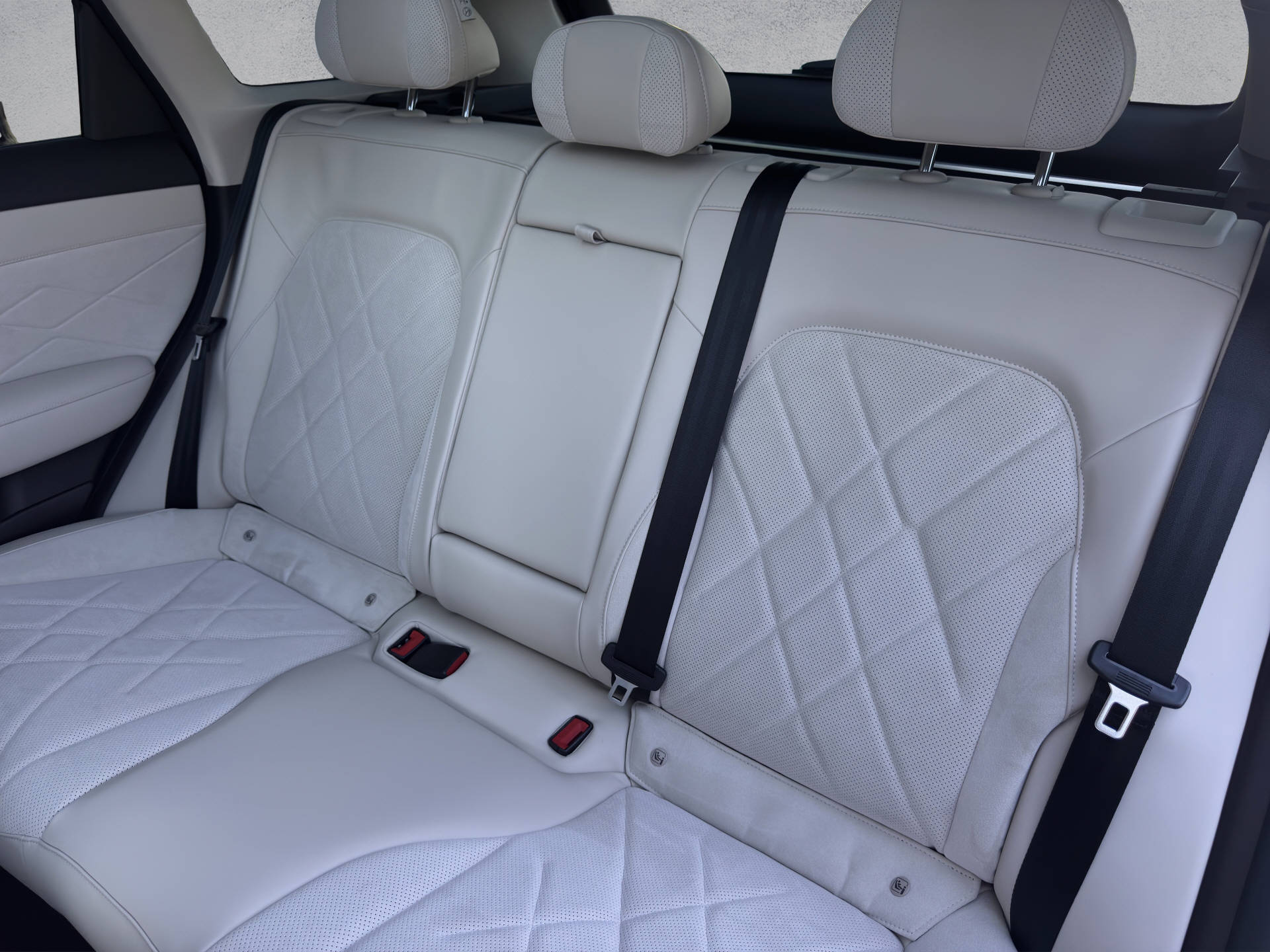 MG S6 EV 77 kWh Luxury 4WD-image-11
