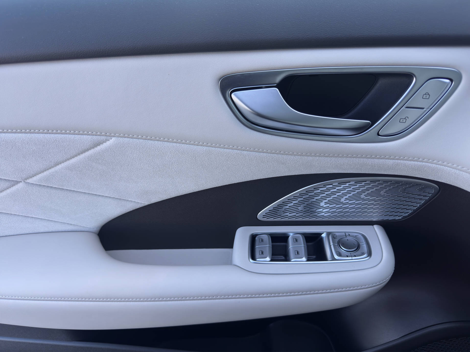 MG S6 EV 77 kWh Luxury 4WD-image-7