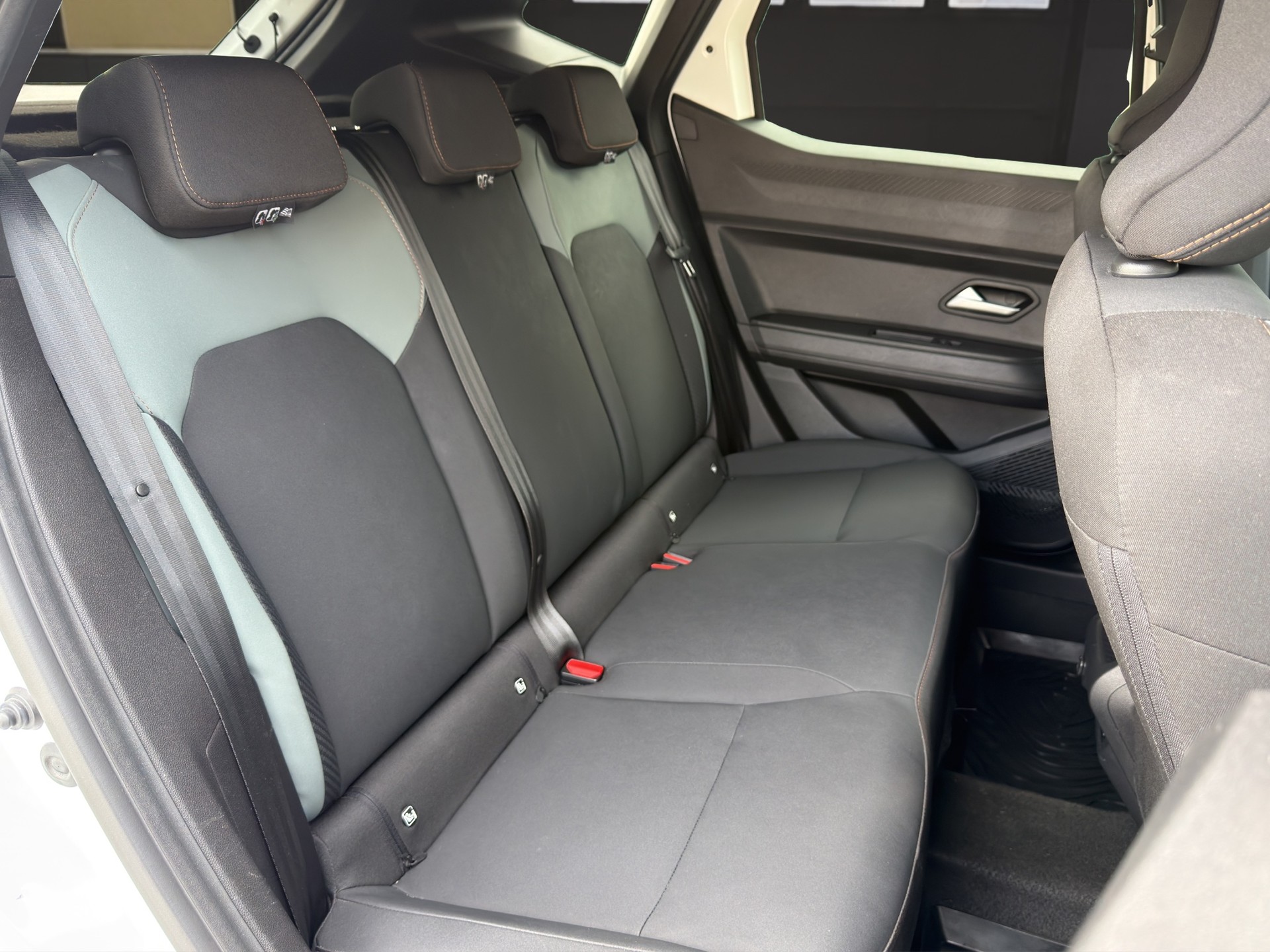DACIA Duster 1.6 Hybrid Extreme 140-image-12
