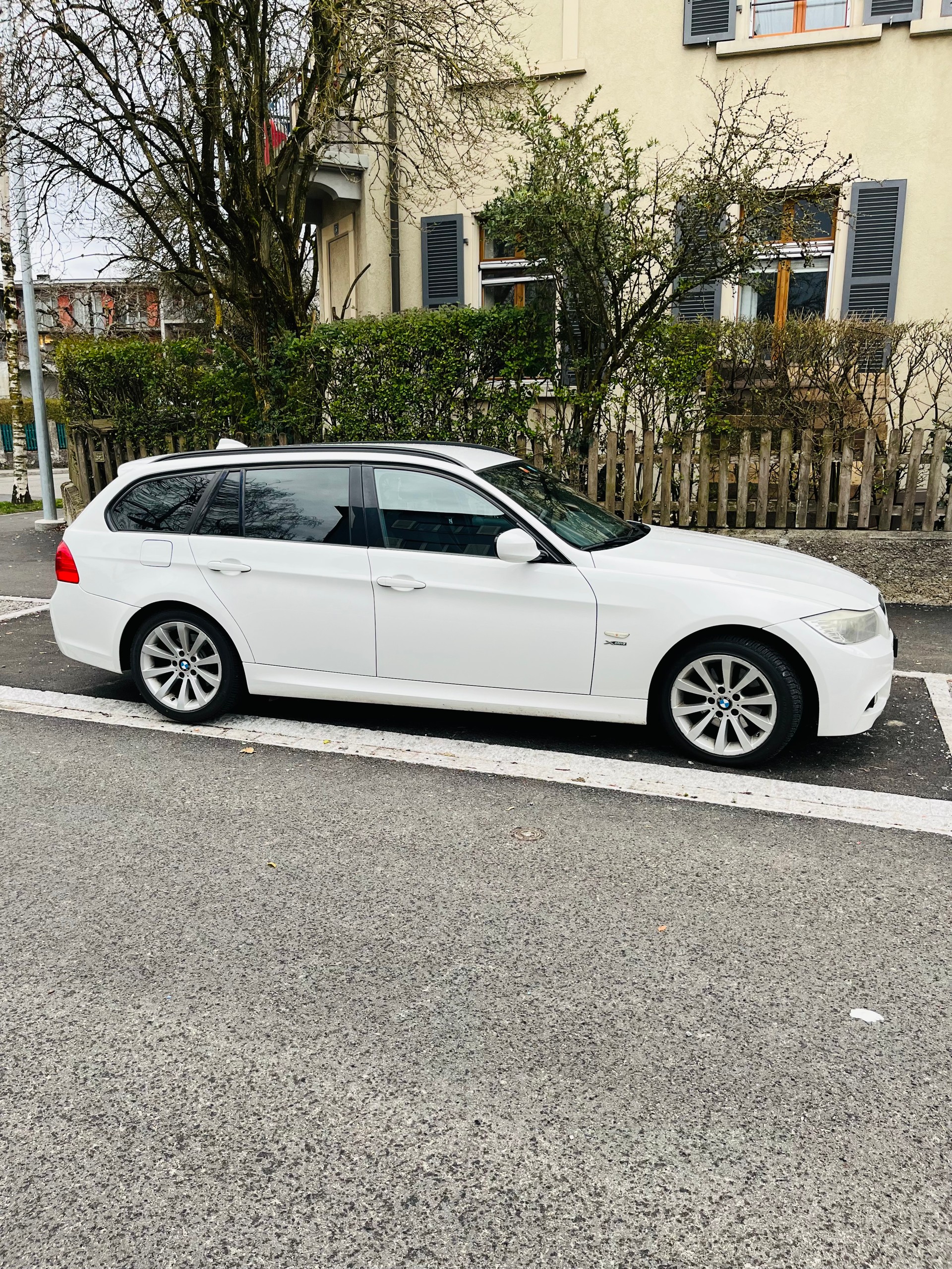 BMW 320d xDrive-image-0