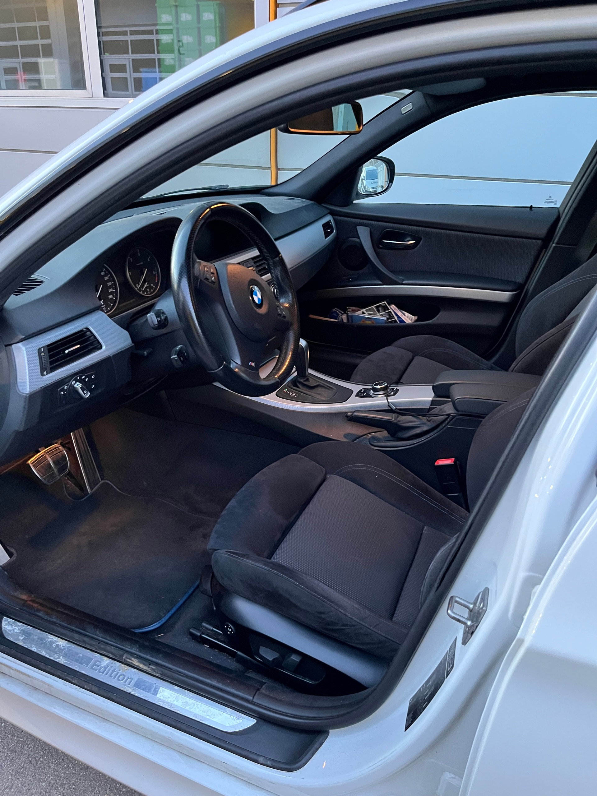 BMW 320d xDrive-image-4