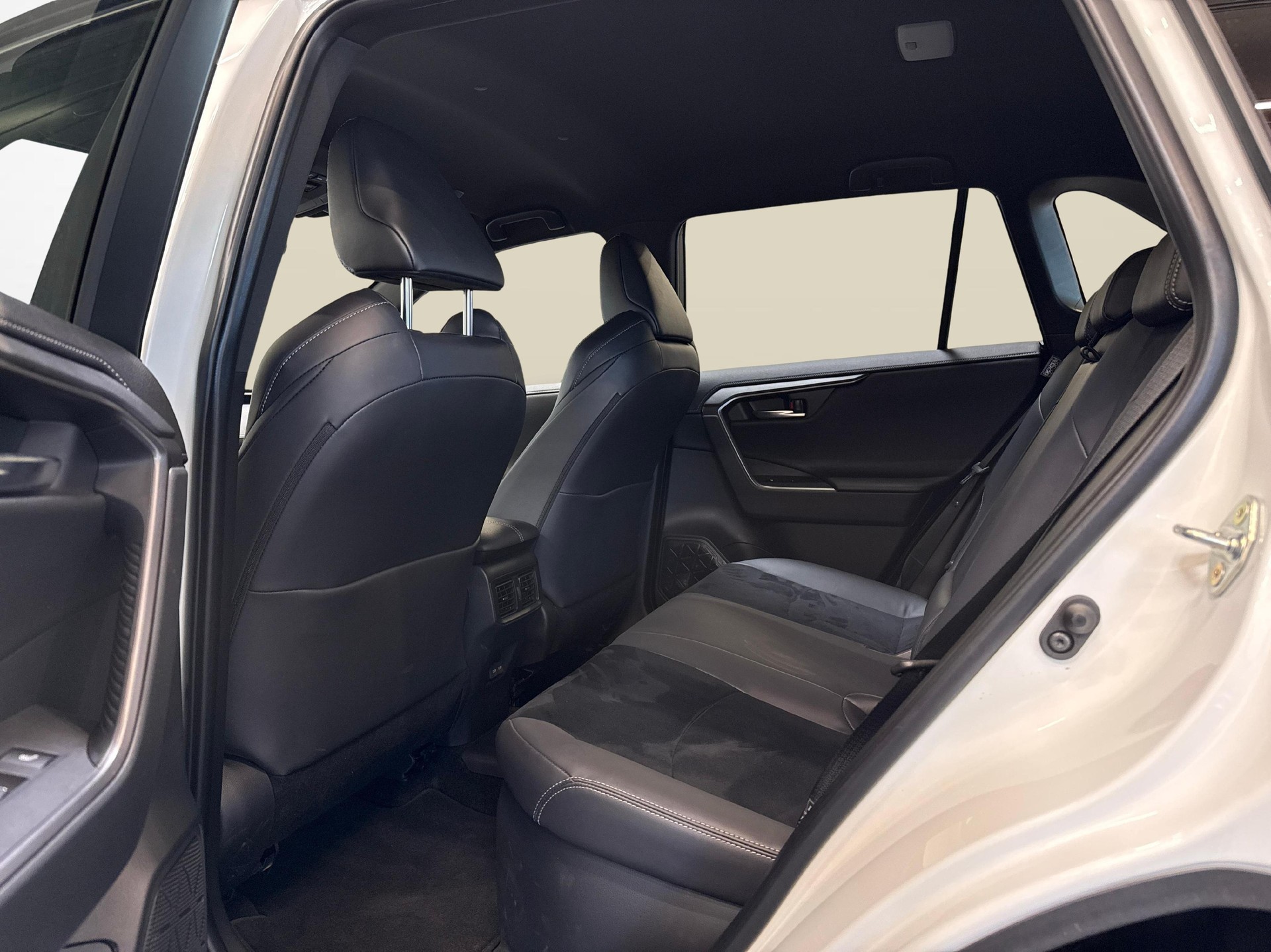 TOYOTA RAV4 2.5 Plug-In-Hybrid GR Sport-image-10