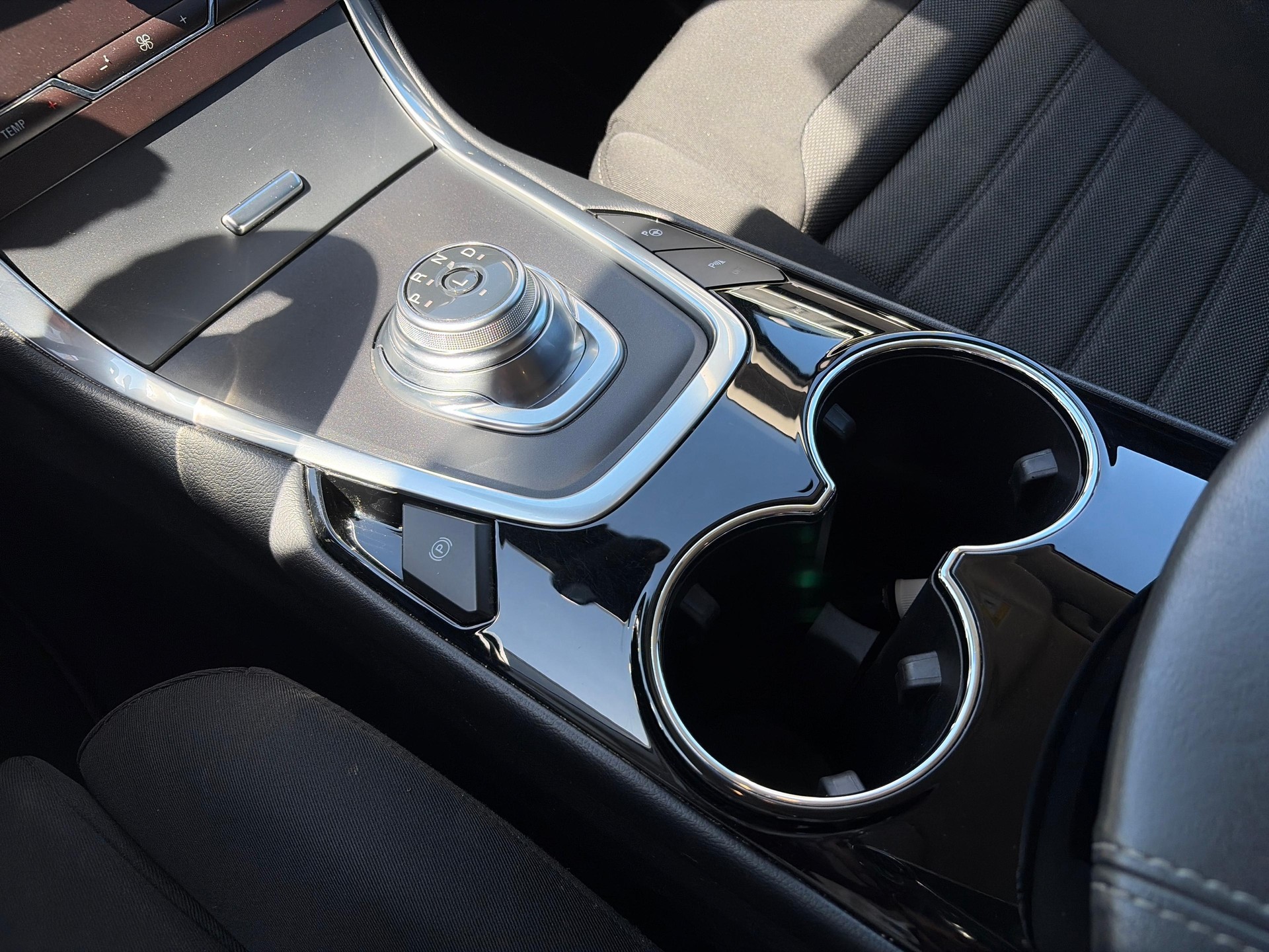 FORD Galaxy 2.5 Hybrid Titanium-image-12