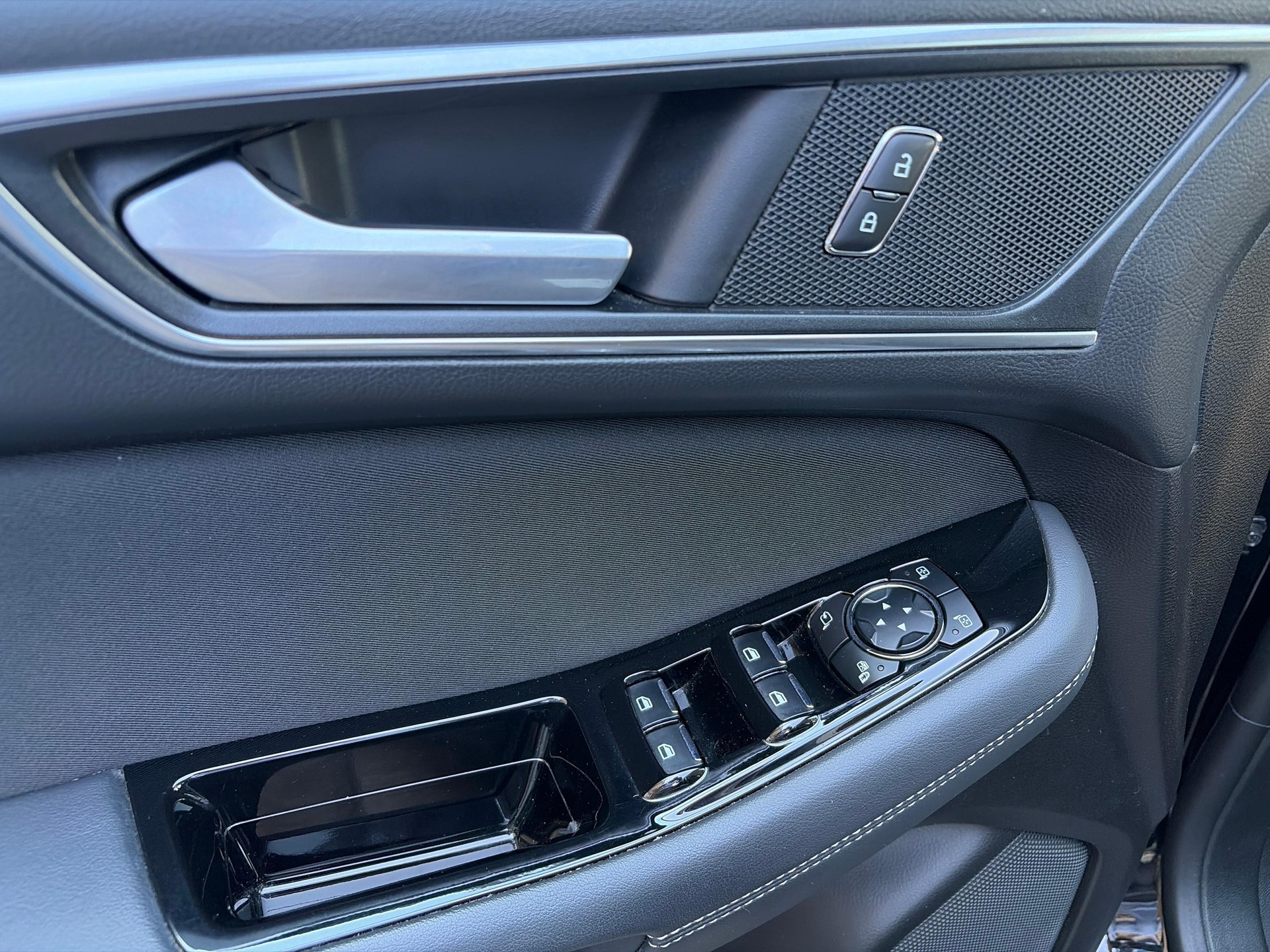FORD Galaxy 2.5 Hybrid Titanium-image-15