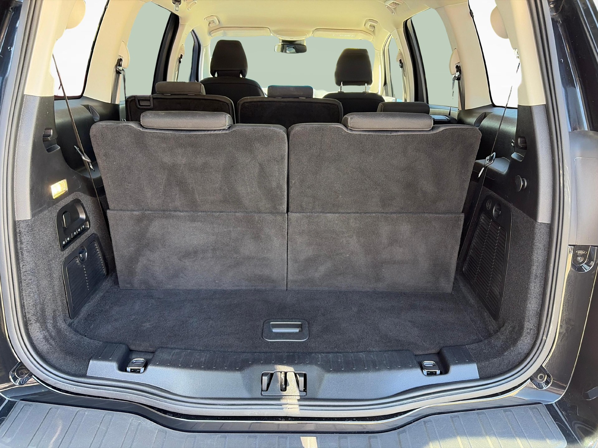 FORD Galaxy 2.5 Hybrid Titanium-image-19