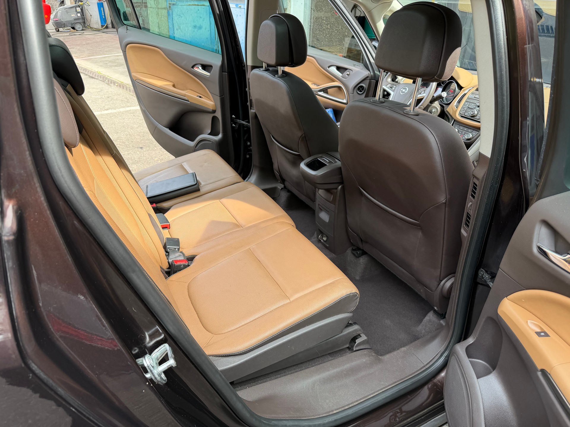OPEL Zafira Tourer 2.0 CDTi Cosmo-image-9