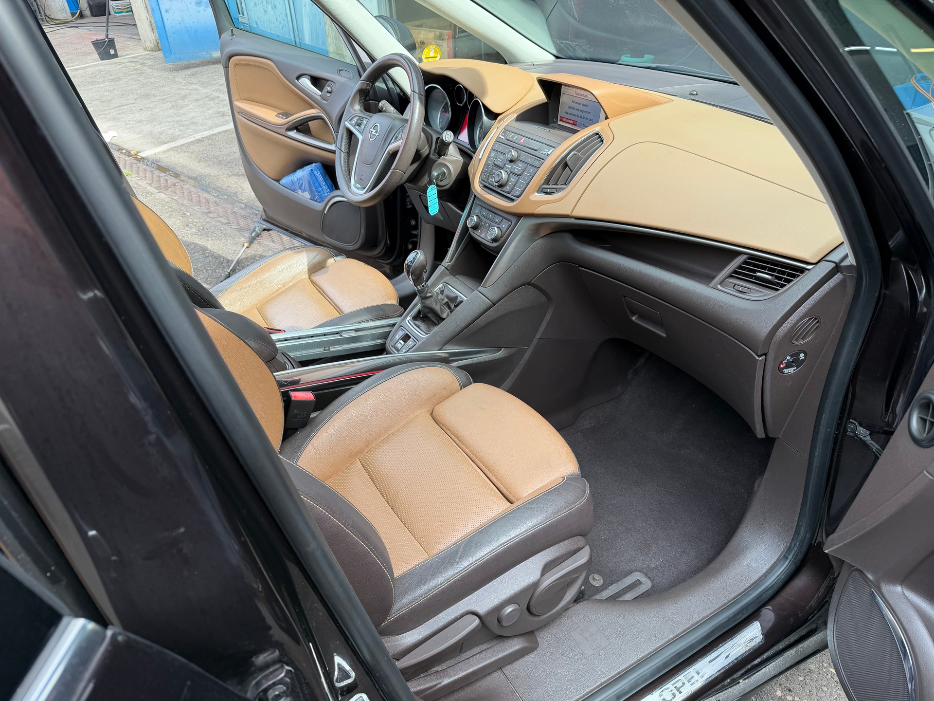 OPEL Zafira Tourer 2.0 CDTi Cosmo-image-8