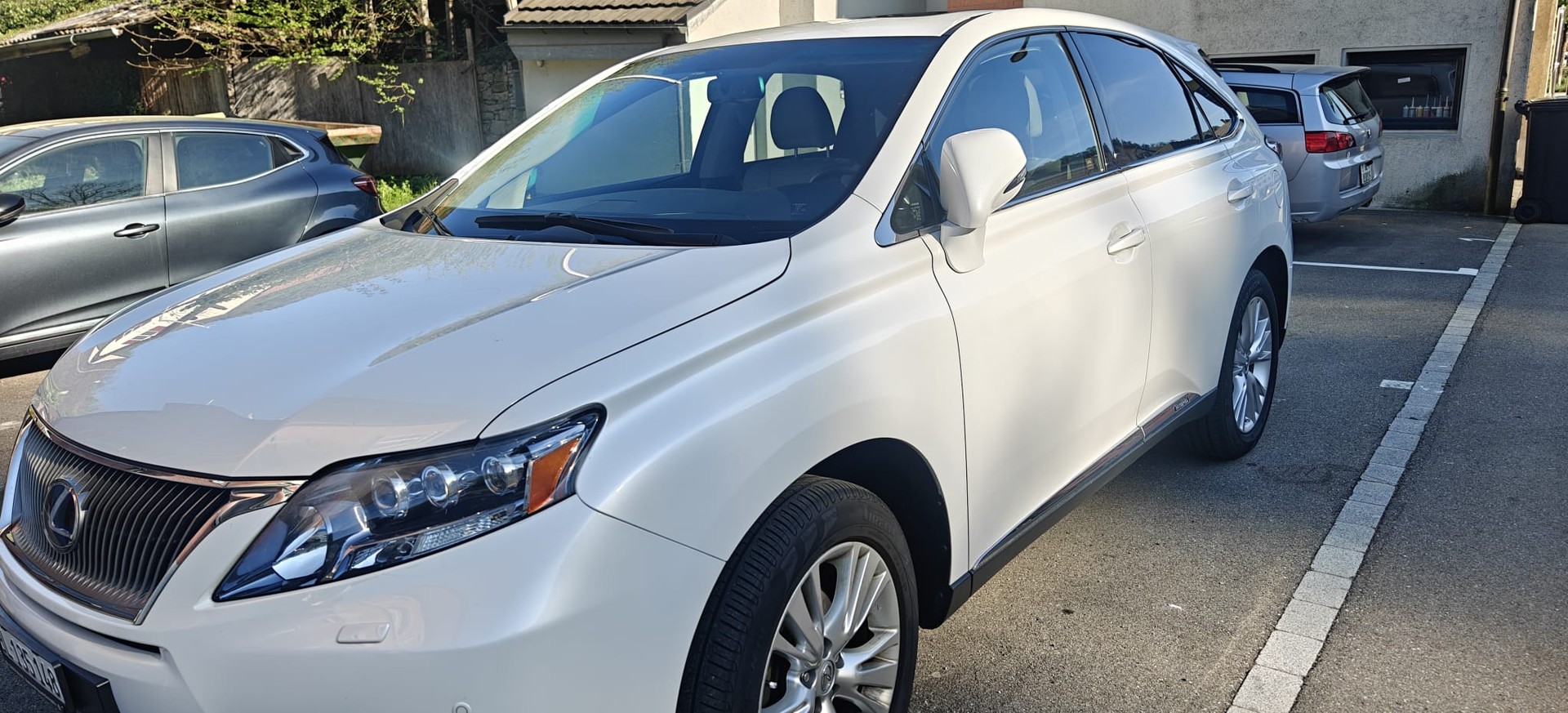 LEXUS 450h-image-3