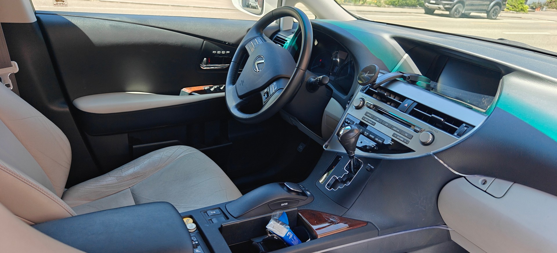 LEXUS 450h-image-5