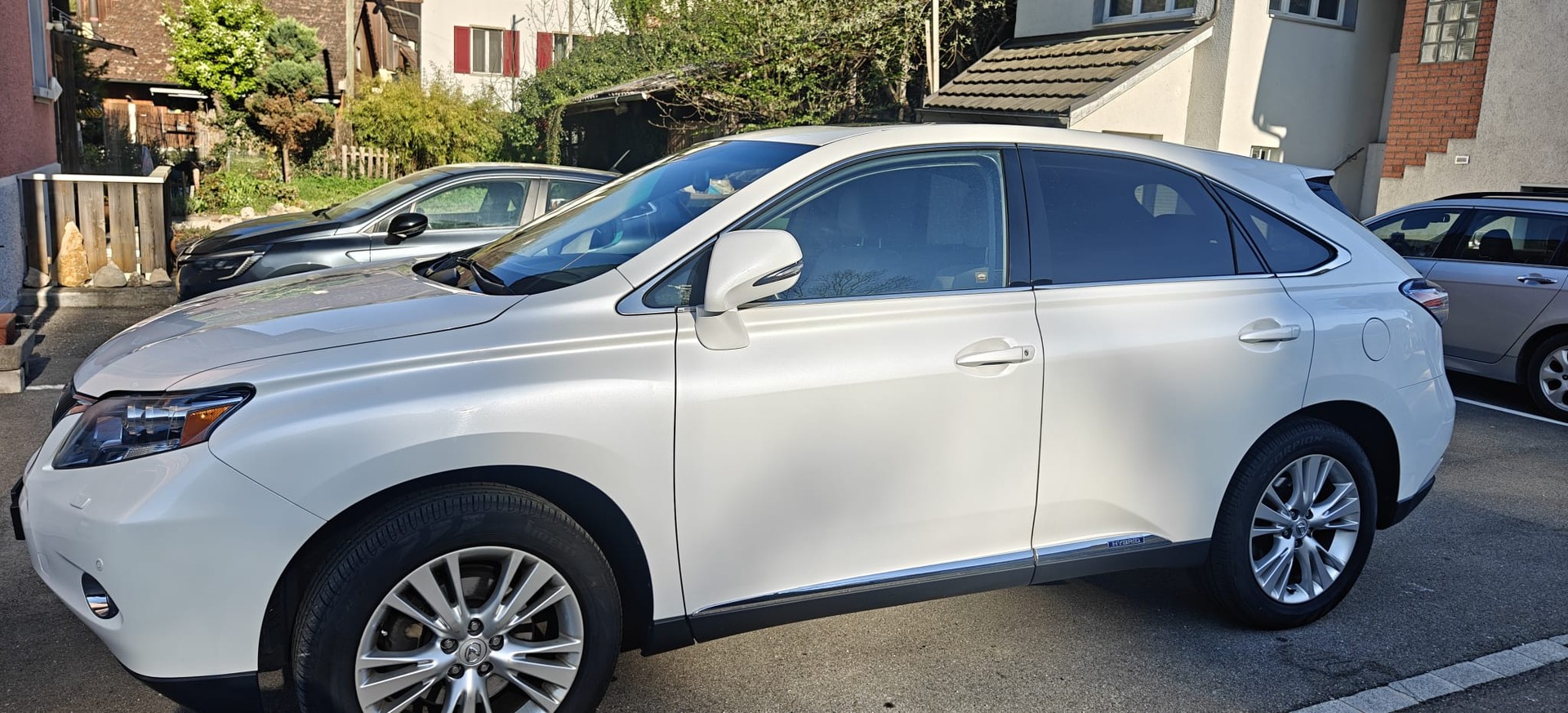 LEXUS 450h-image-2