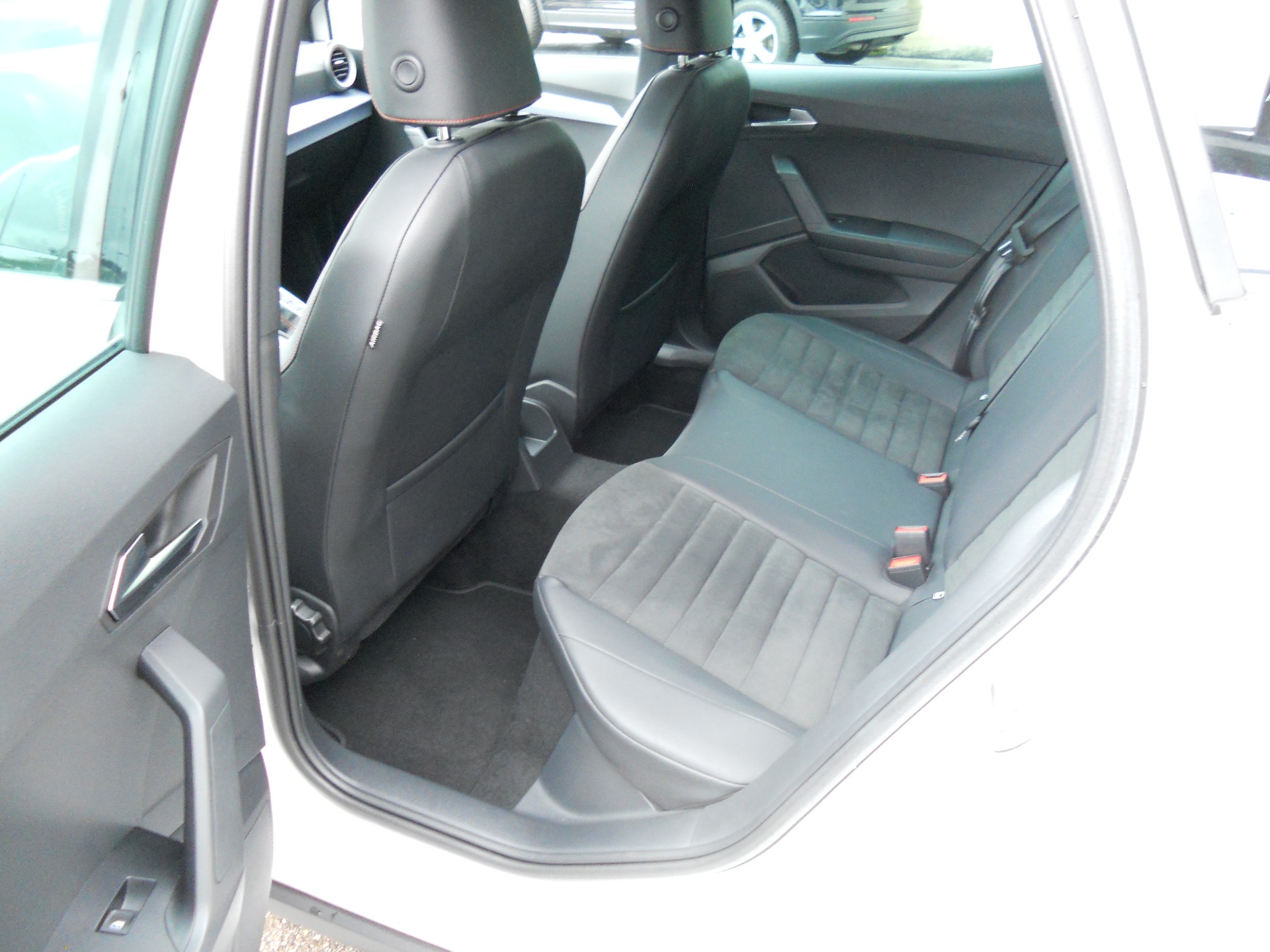 SEAT Arona 1.0 TSI Eco FR DSG-image-9