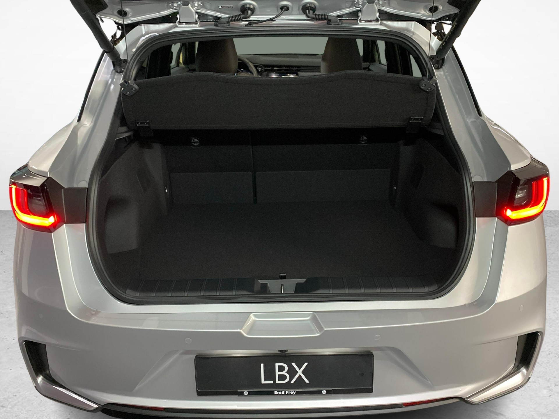 LEXUS LBX 1.5 Hybrid Cool AWD-image-11