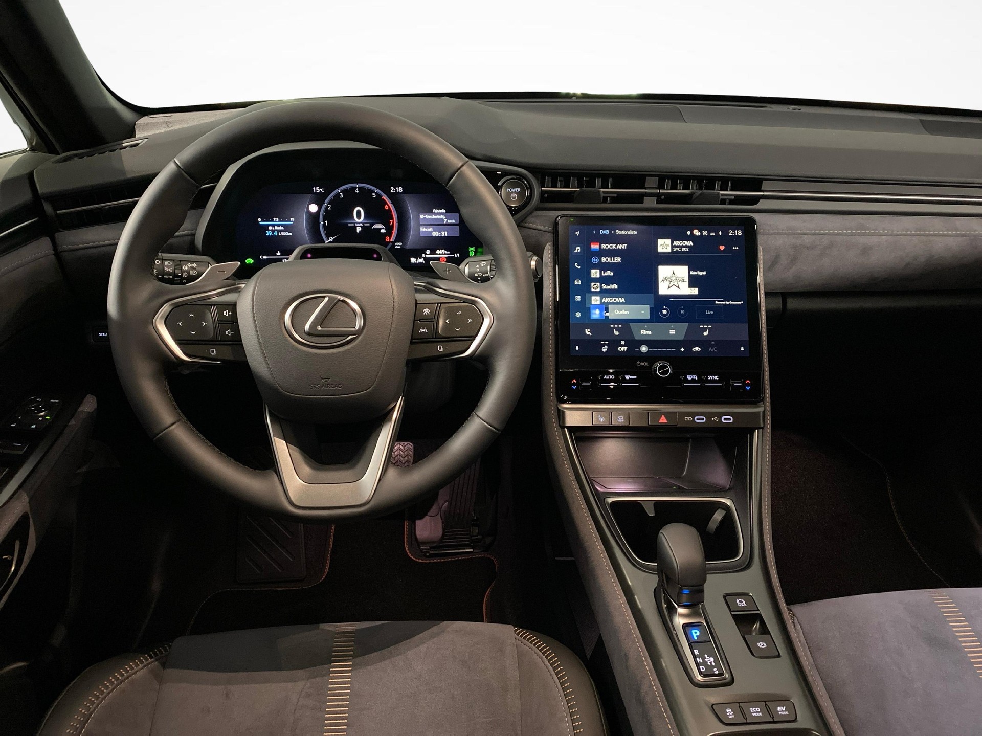 LEXUS LBX 1.5 Hybrid Cool AWD-image-8