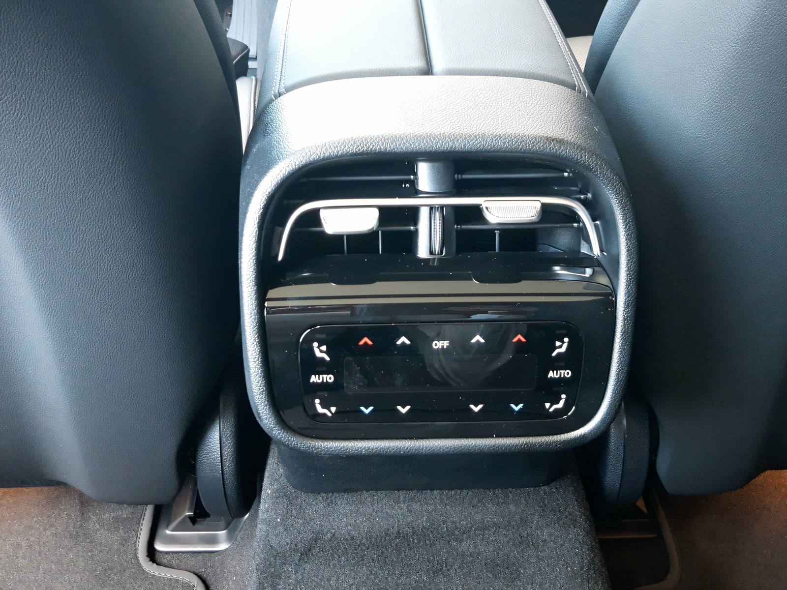 MERCEDES-BENZ E 300 de 4Matic-image-11