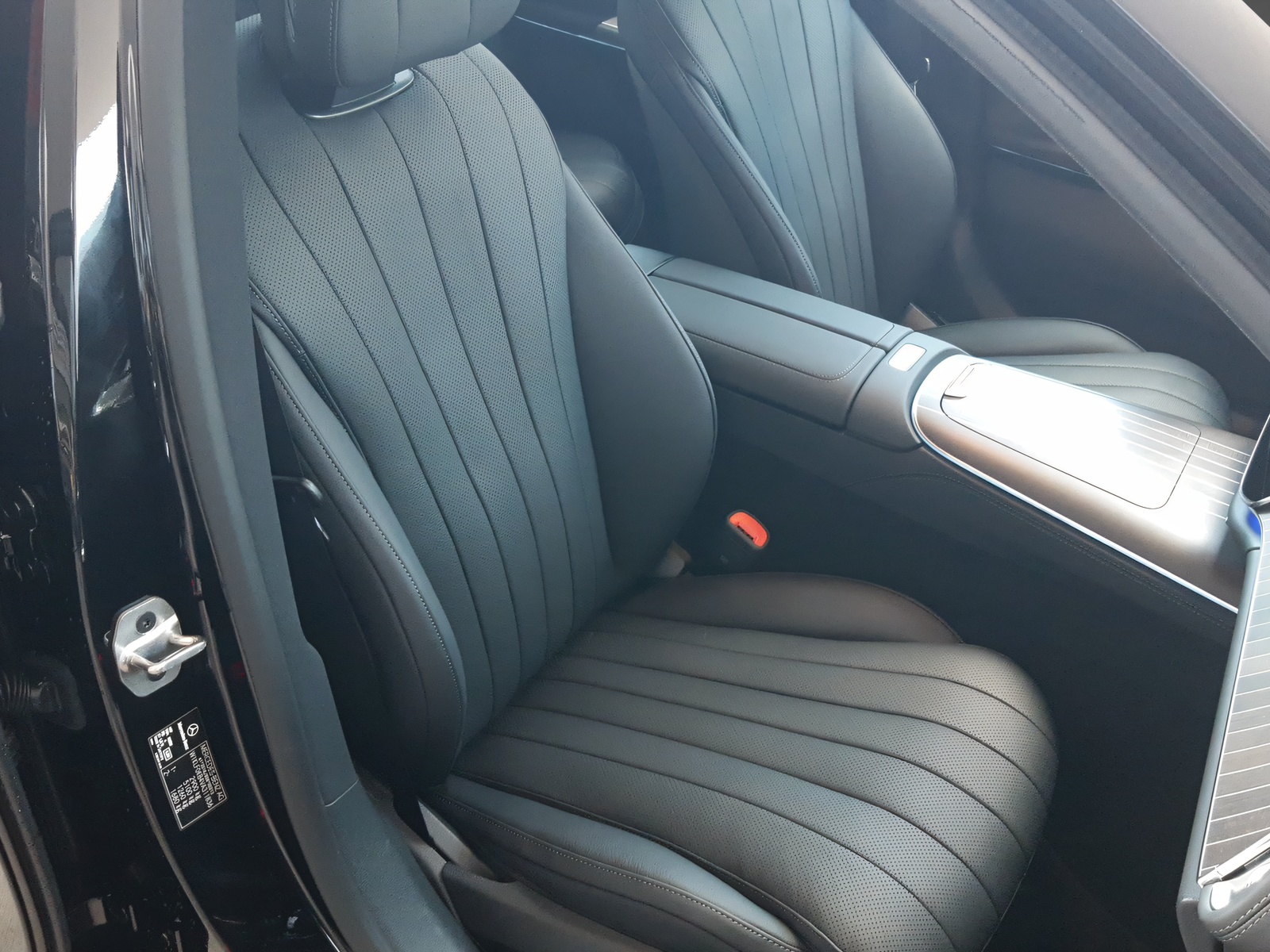 MERCEDES-BENZ E 300 de 4Matic-image-14