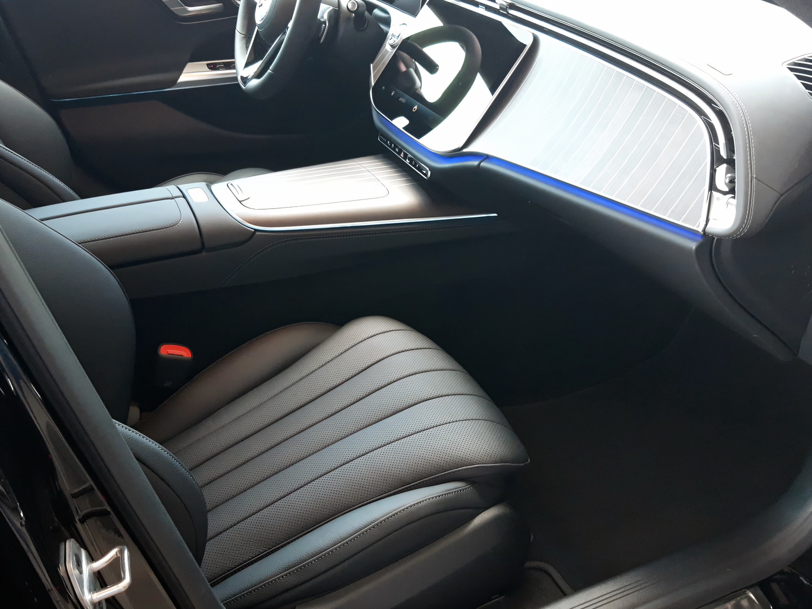 MERCEDES-BENZ E 300 de 4Matic-image-12