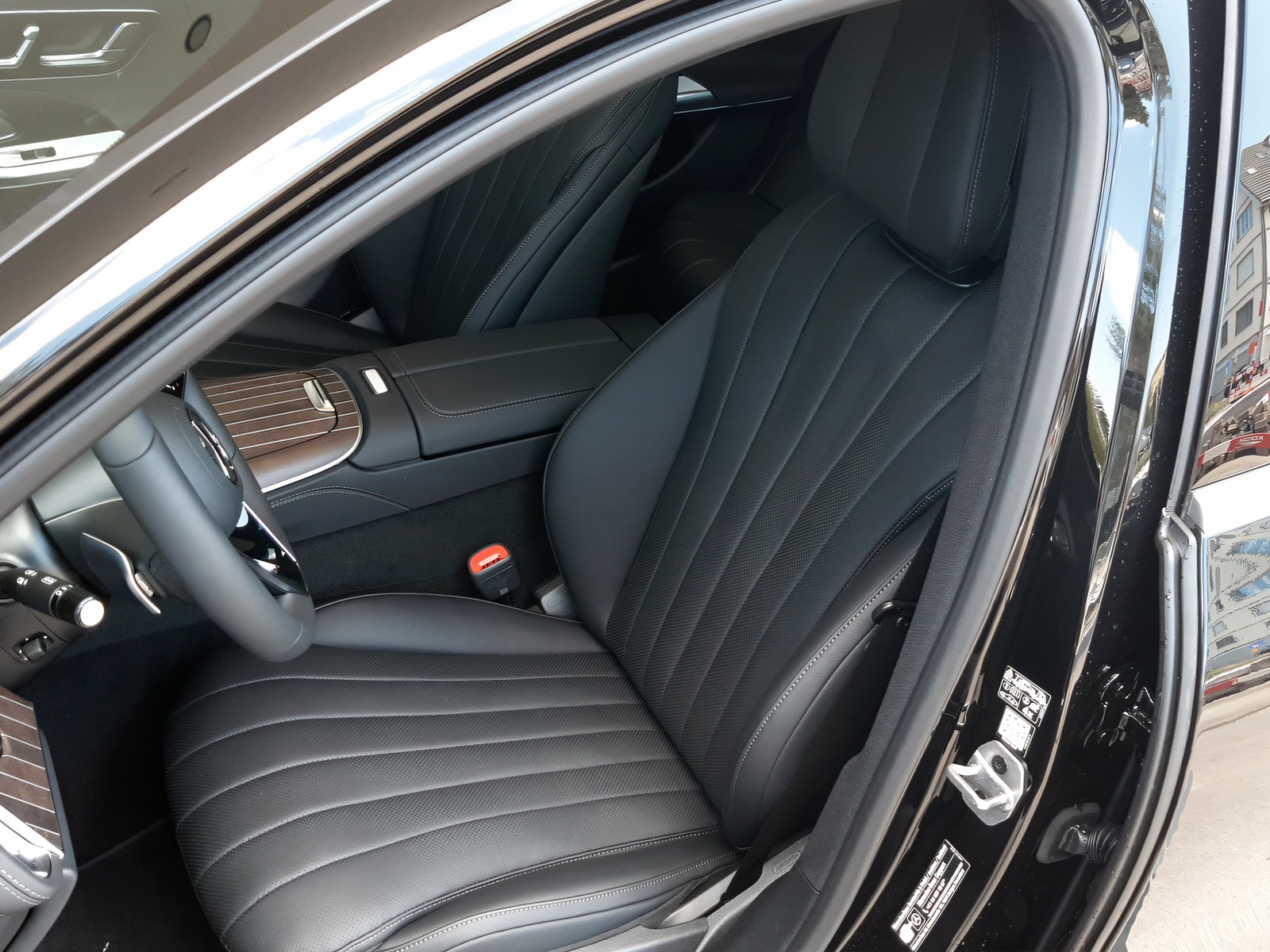 MERCEDES-BENZ E 300 de 4Matic-image-7