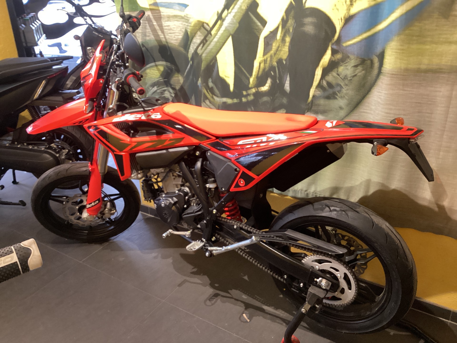 BETA 4T 125 T Motard-image-1